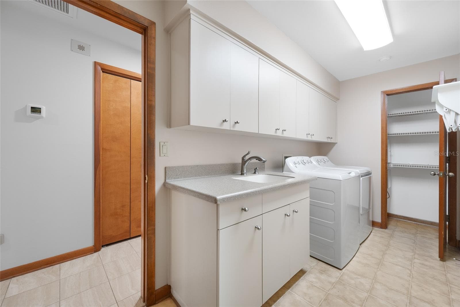 Laundry with loads of storage - 9807 COMPASS POINT WAY, TAMPA