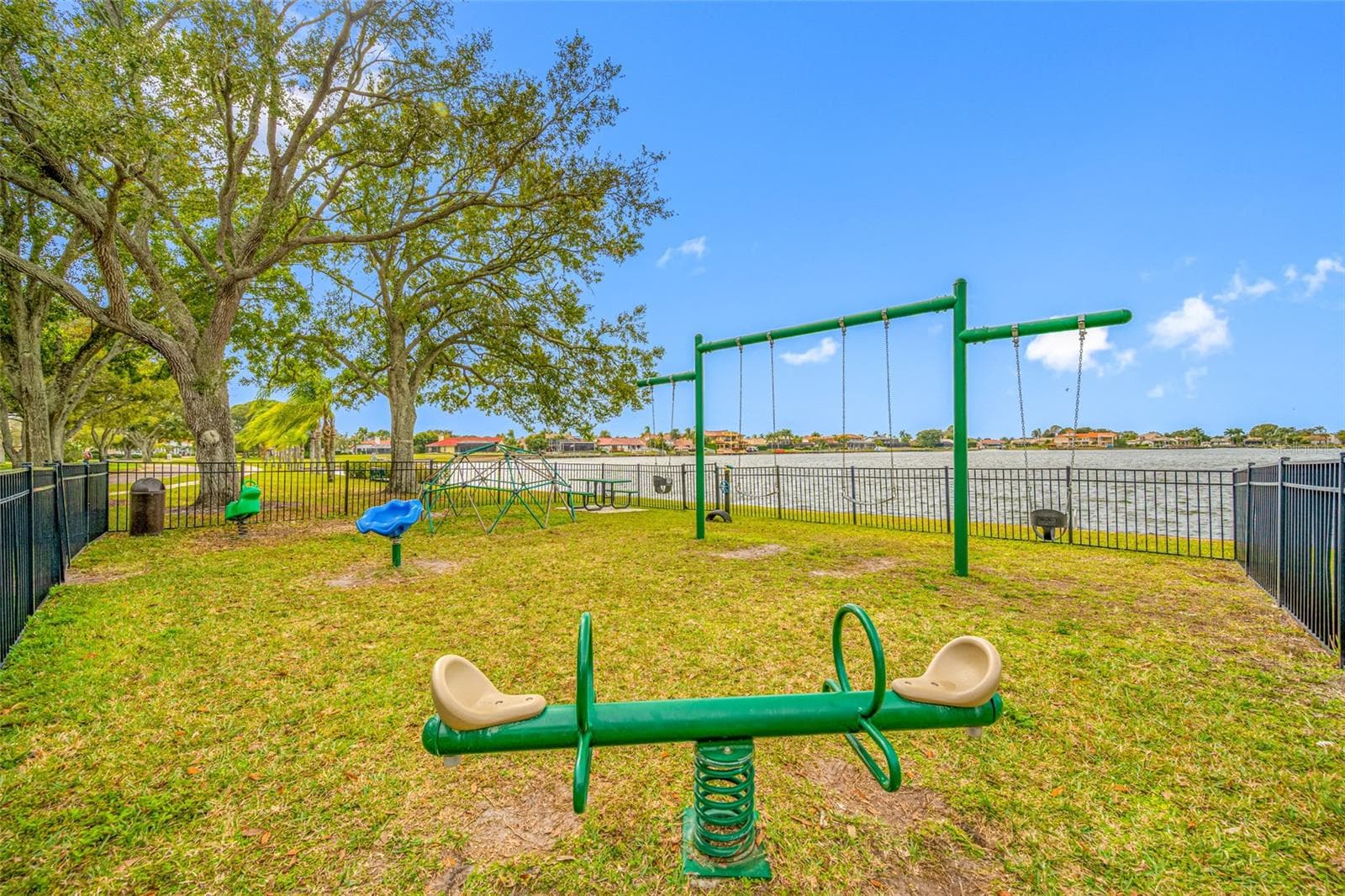 Fenced in park on water - 9807 COMPASS POINT WAY, TAMPA