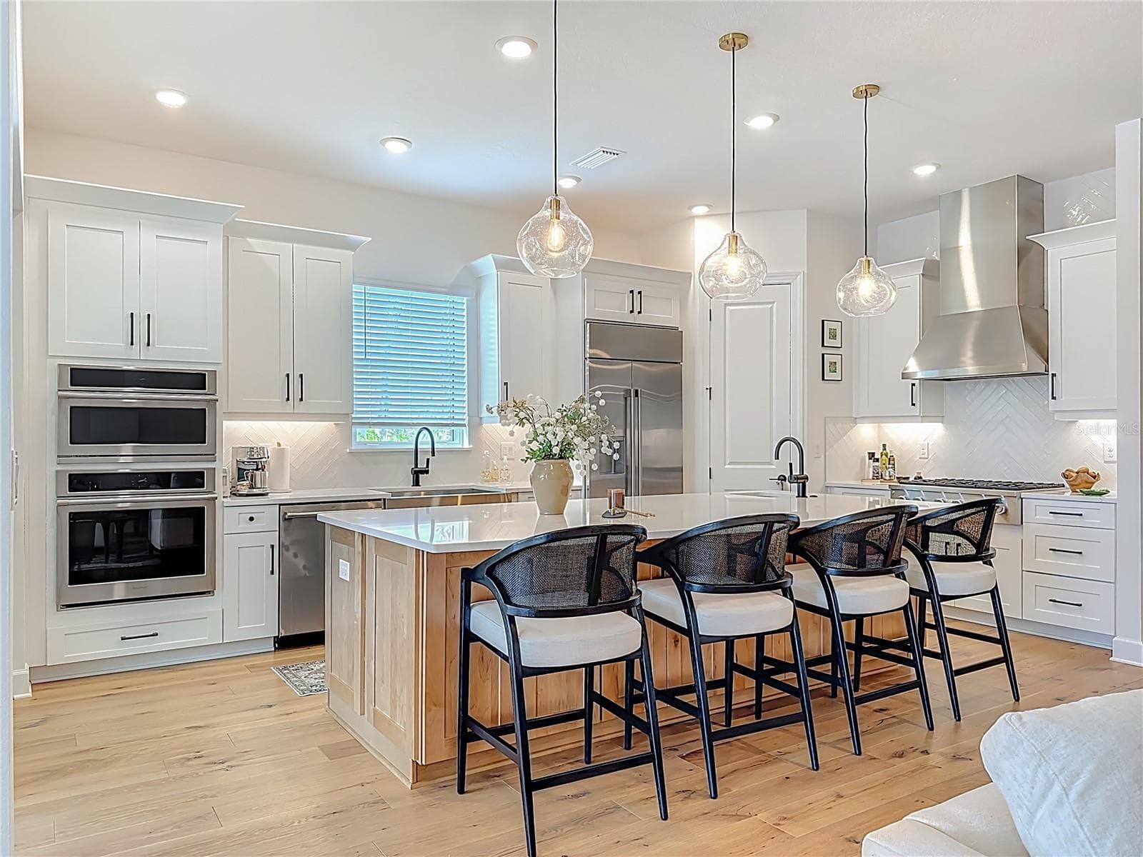 Single Family Residence at 16306 ISOLA PL, LAKEWOOD RANCH, photo 21 of 113