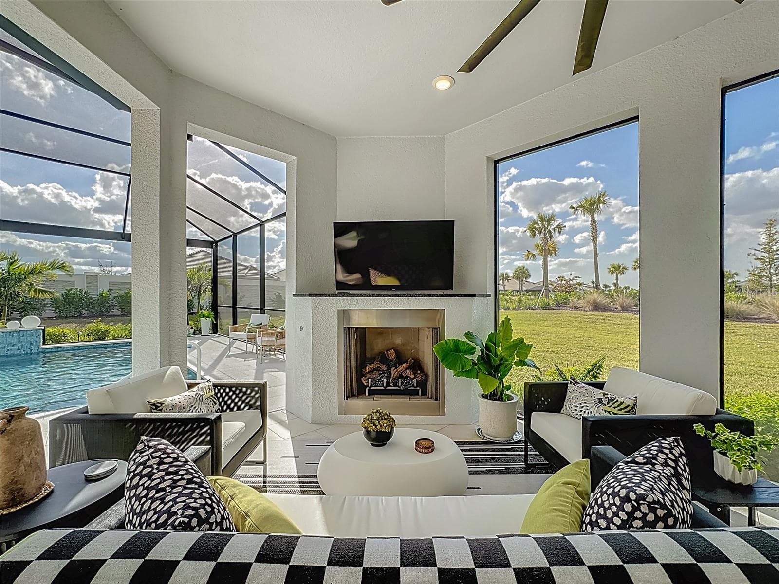 Single Family Residence at 16306 ISOLA PL, LAKEWOOD RANCH, photo 3 of 113
