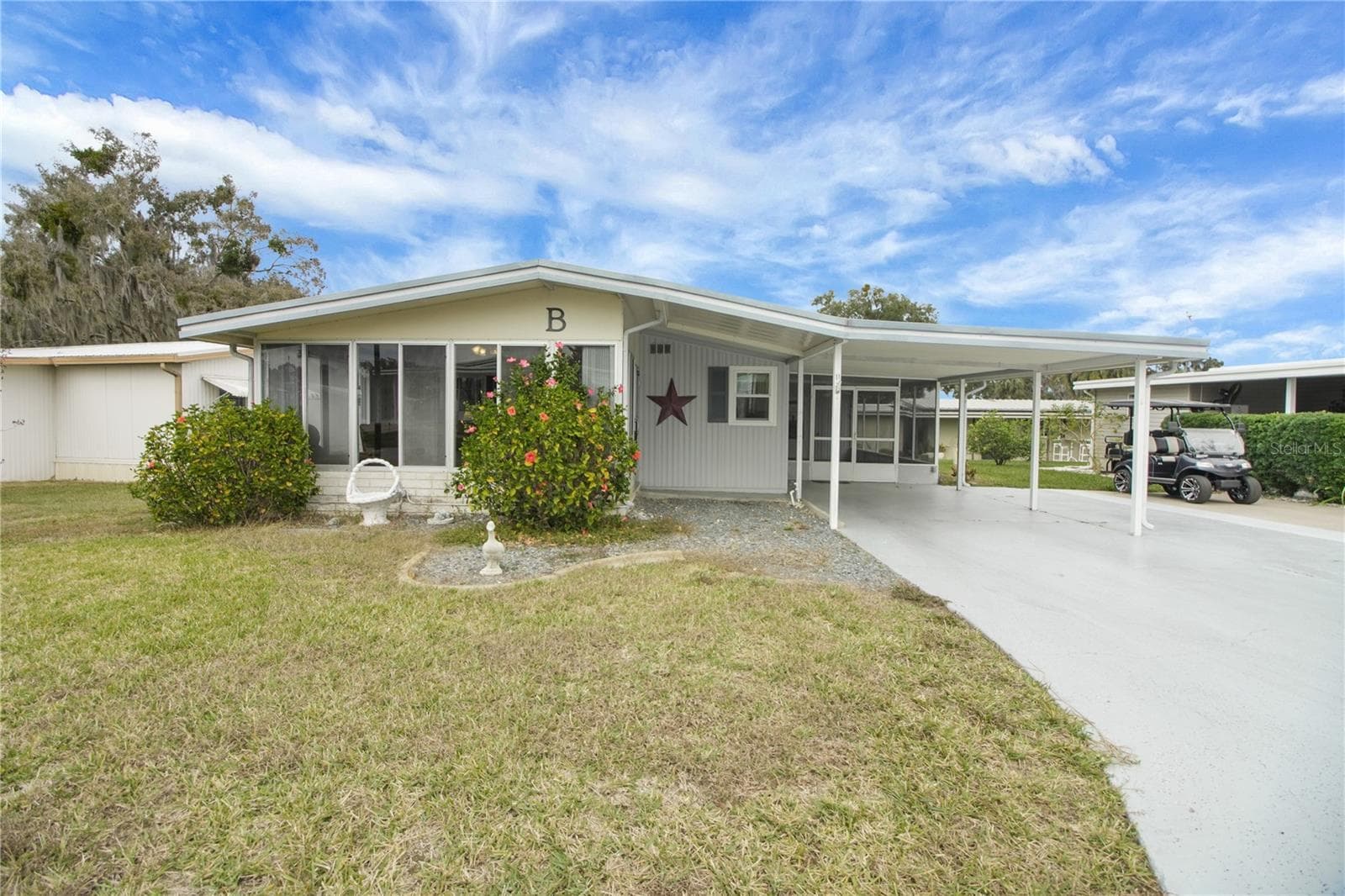 11 ORANGEWOOD DR