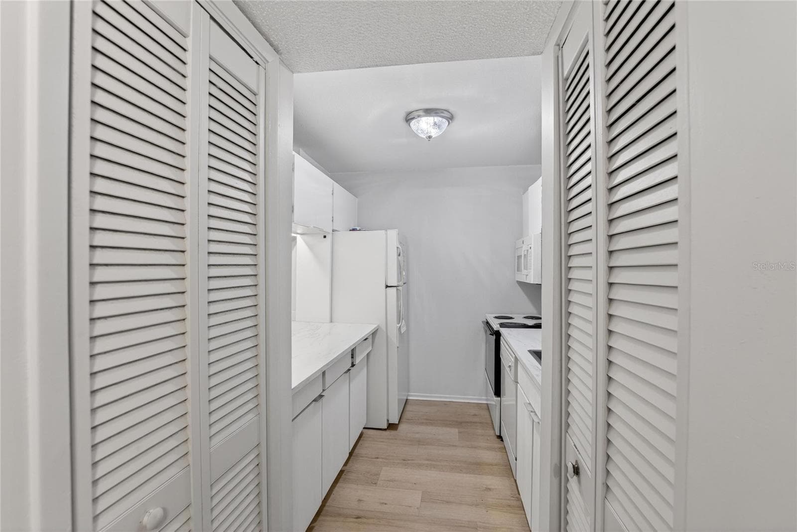 Kitchen - 11920 DIETZ DR #11920, TAMPA
