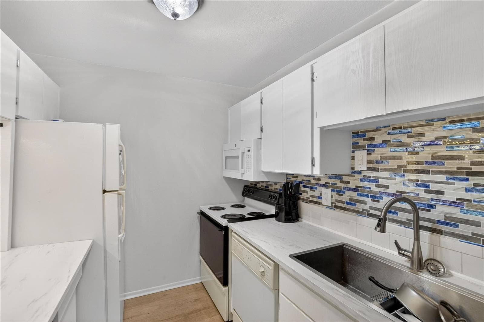 Kitchen - 11920 DIETZ DR #11920, TAMPA