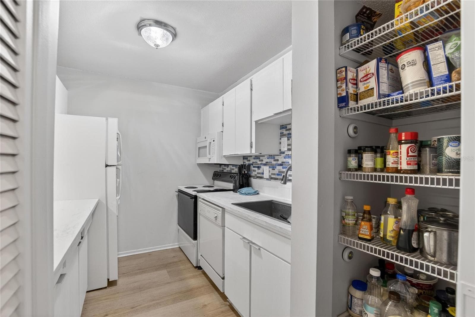Kitchen Pantry - 11920 DIETZ DR #11920, TAMPA