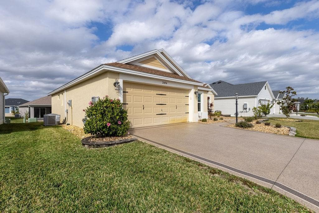 Single Family Residence at 2454 YOUNGMANN LOOP, THE VILLAGES, photo 35 of 45