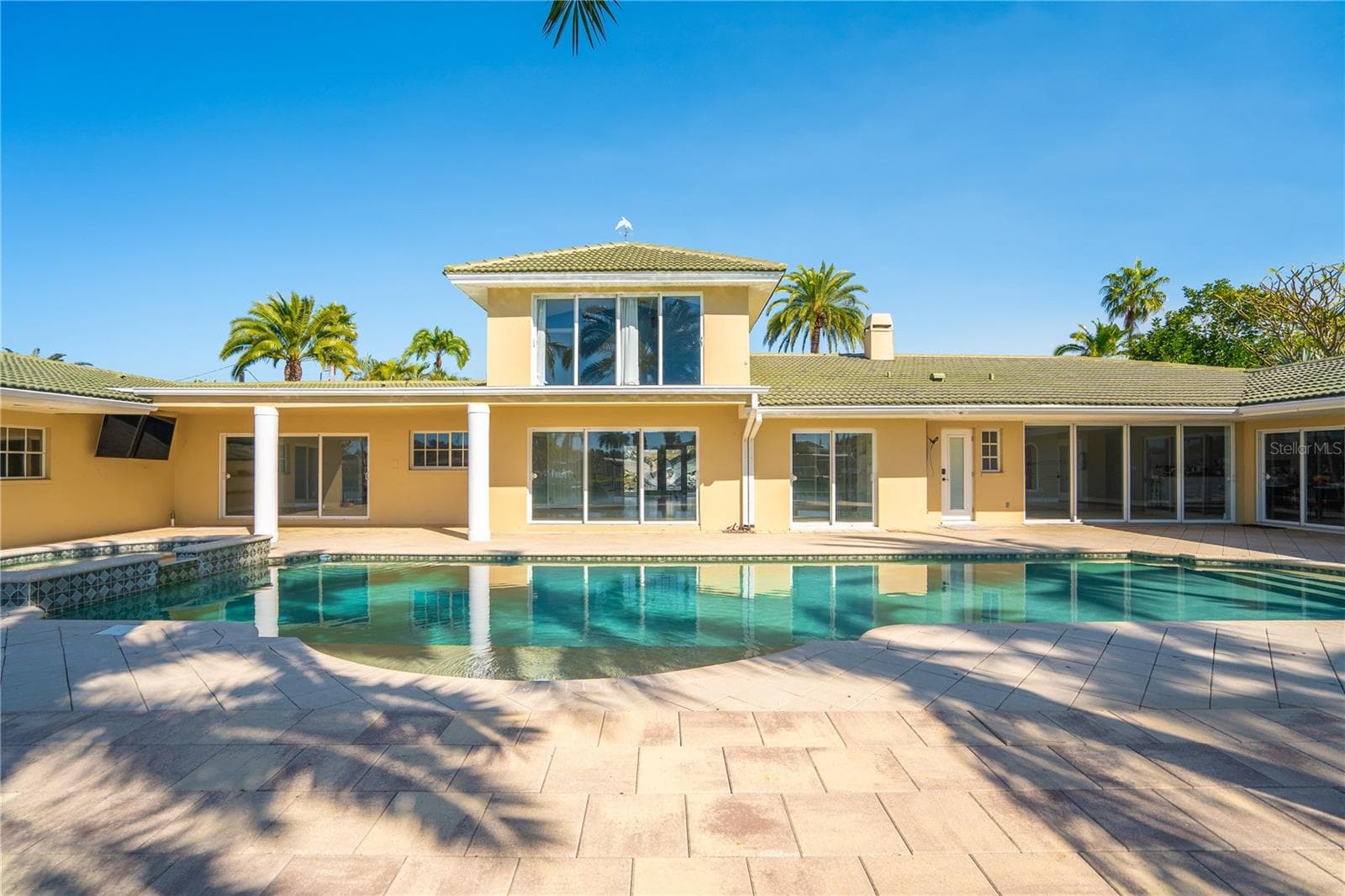 Single Family Residence at 482 HERMOSITA DR, ST PETE BEACH, photo 7 of 92