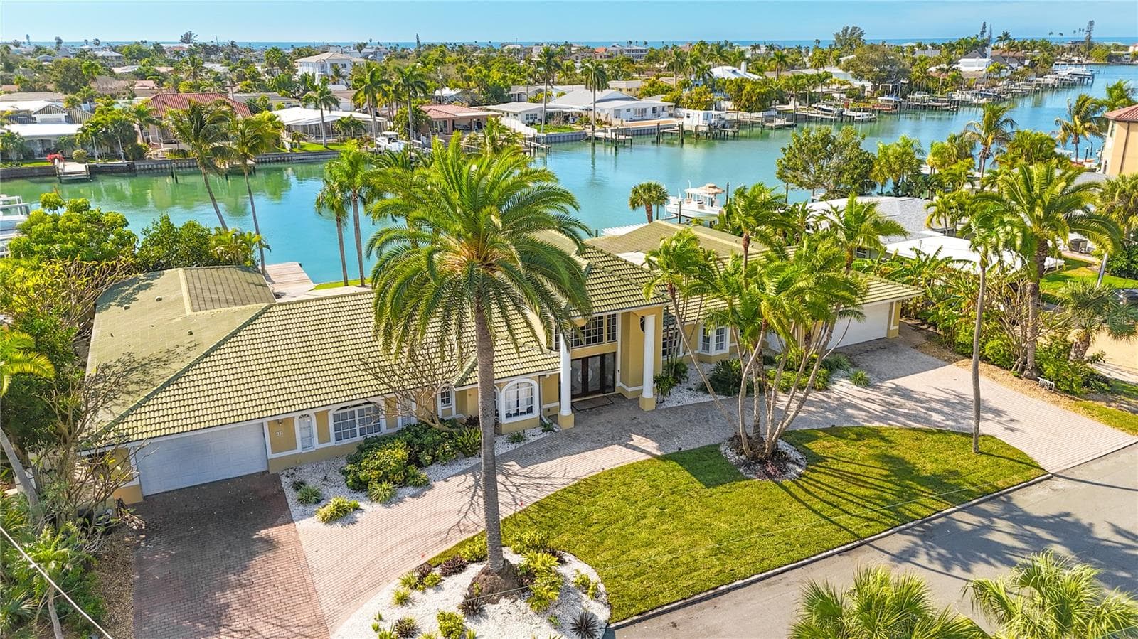 Single Family Residence at 482 HERMOSITA DR, ST PETE BEACH, photo 14 of 92