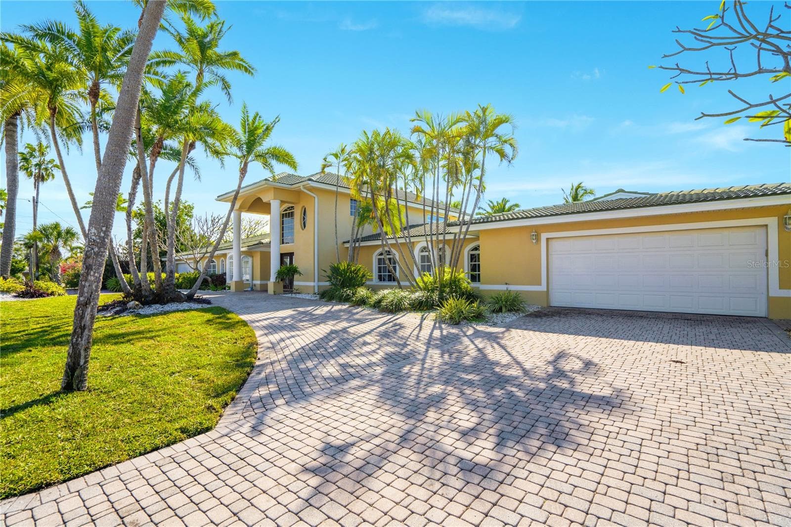 Single Family Residence at 482 HERMOSITA DR, ST PETE BEACH, photo 15 of 92