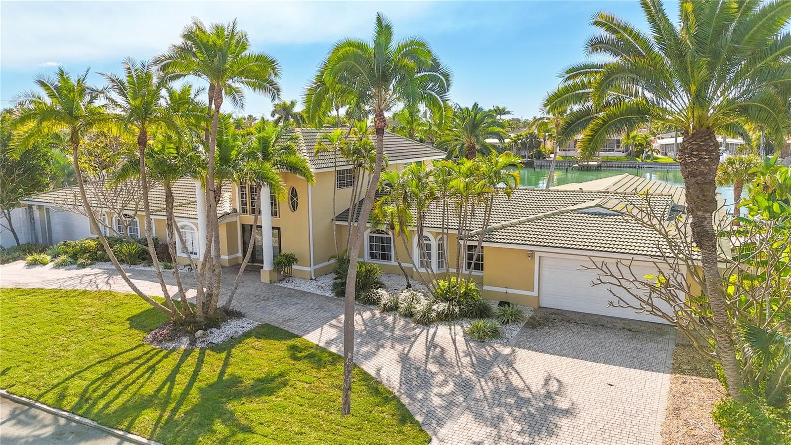 Single Family Residence at 482 HERMOSITA DR, ST PETE BEACH, photo 16 of 92
