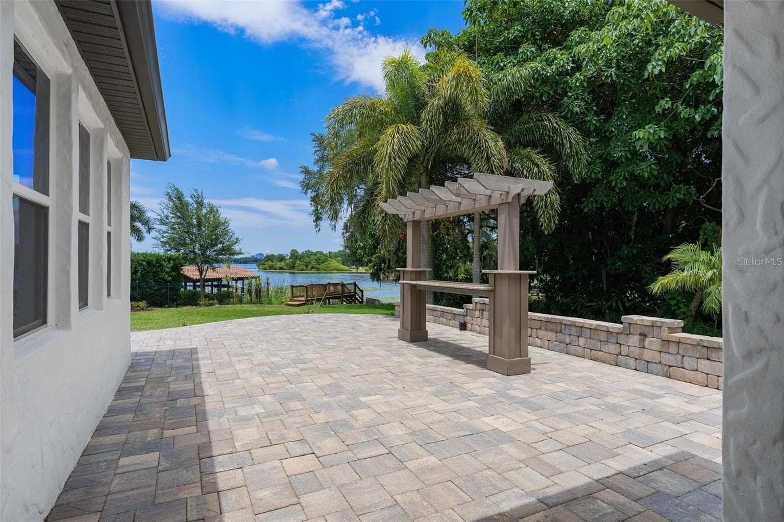 Patio with stand up bar - 4509 PATRICIA ANN CT, ORLANDO