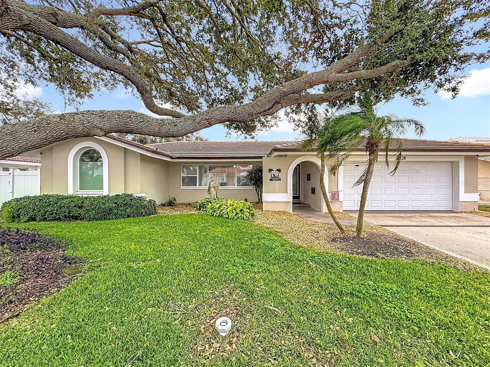 Single Family Residence at 3828 48TH AVE S, ST PETERSBURG, photo 4 of 82