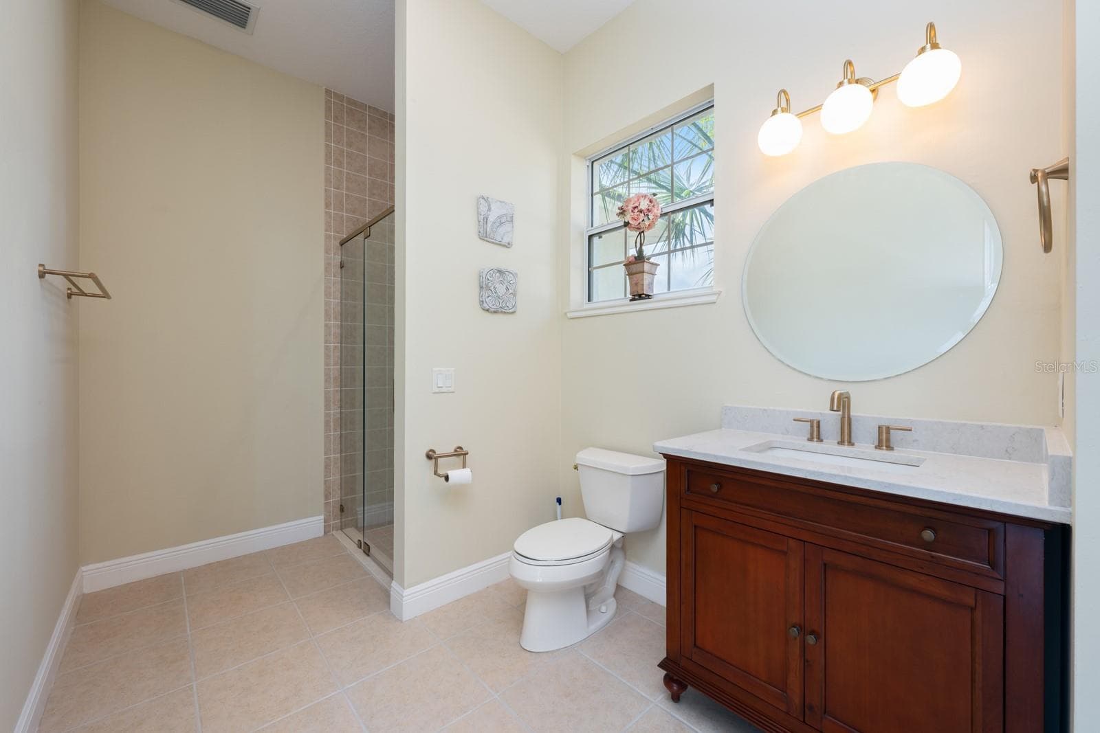 Third full/pool bath. - 5092 NE 81ST BLVD, WILDWOOD