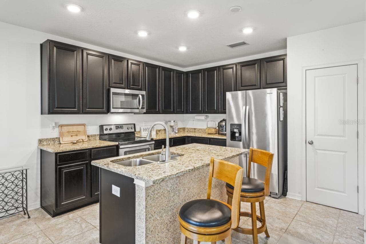 Single Family Residence at 571 OLD WINDSOR WAY, SPRING HILL, photo 5 of 74
