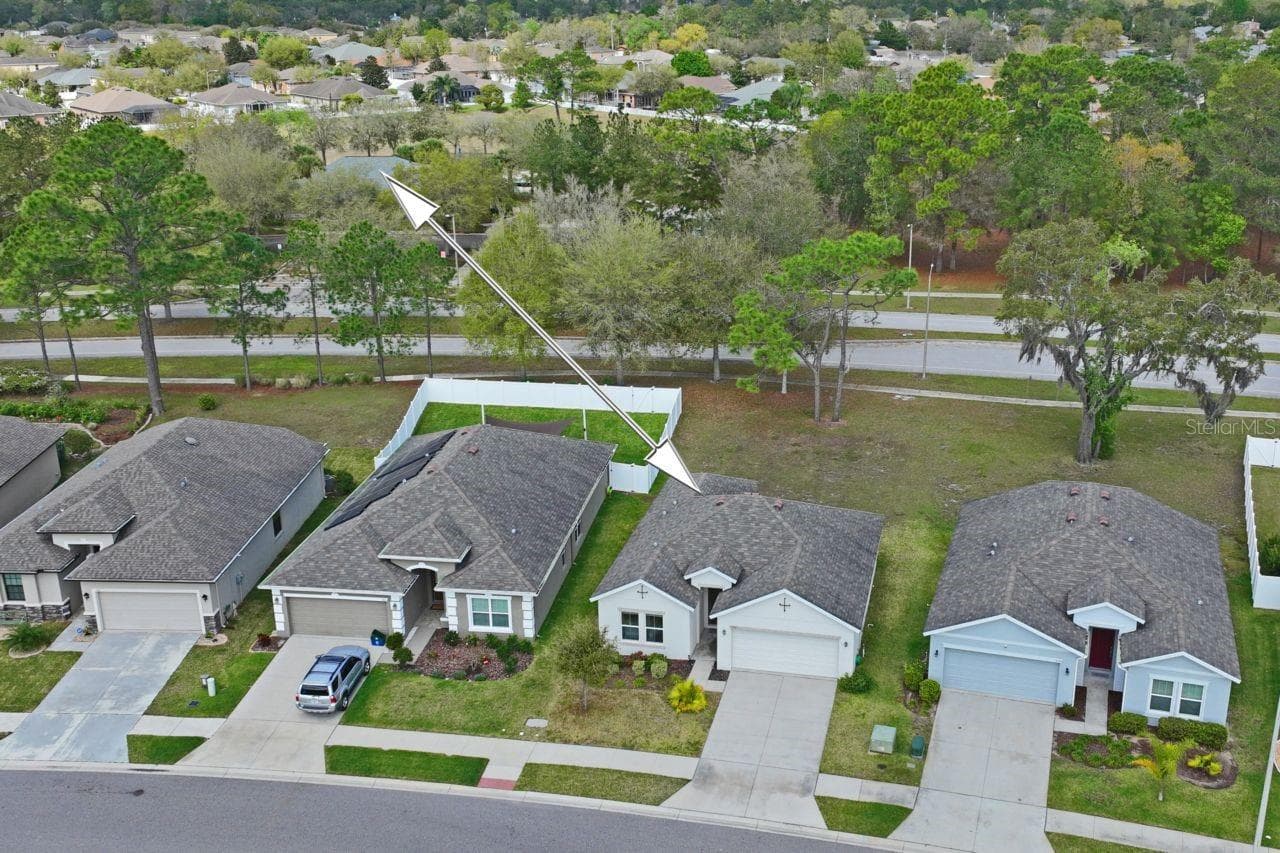 Community pool, gym, and amenities located behind the home. - 571 OLD WINDSOR WAY, SPRING HILL