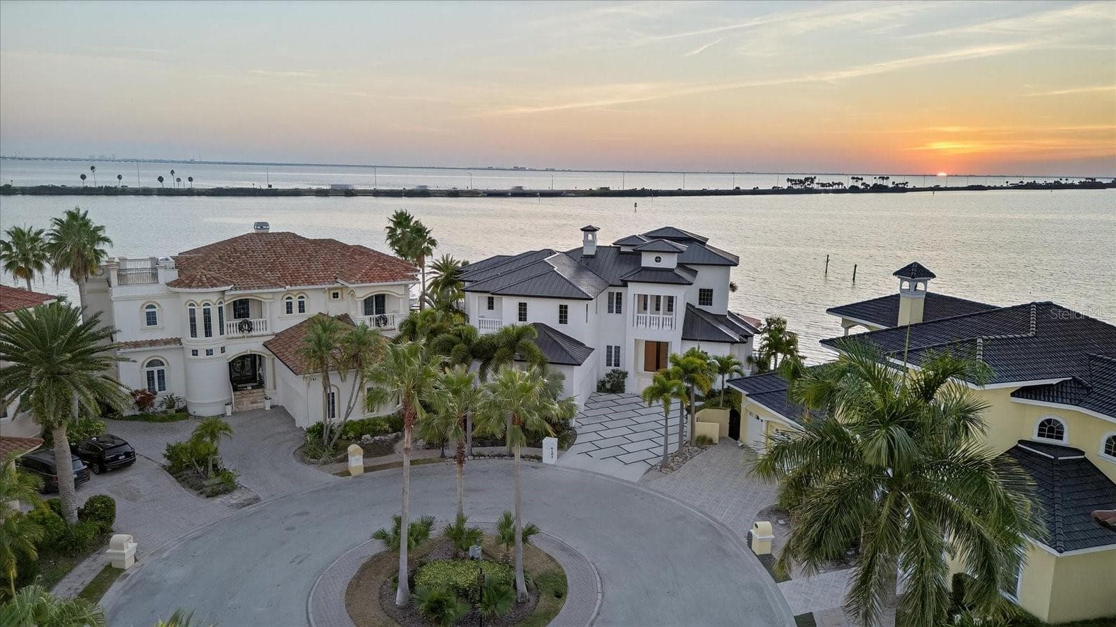 Single Family Residence at 4102 CAUSEWAY VISTA DR, TAMPA, photo 2 of 100