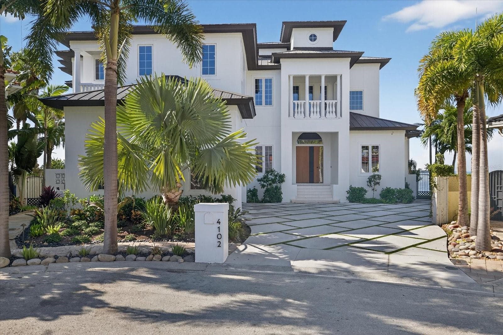 Single Family Residence at 4102 CAUSEWAY VISTA DR, TAMPA, photo 4 of 100
