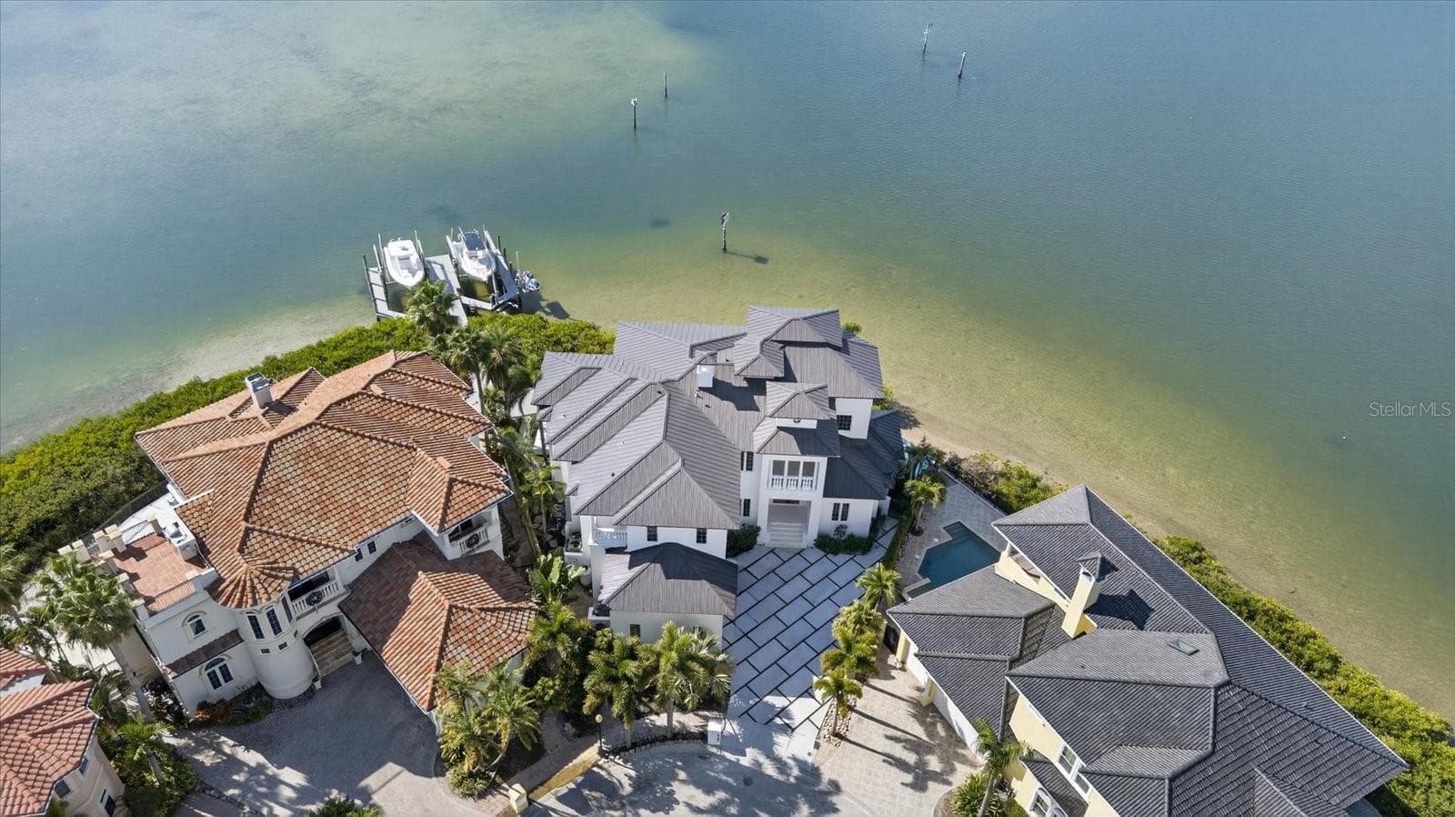 Single Family Residence at 4102 CAUSEWAY VISTA DR, TAMPA, photo 14 of 100