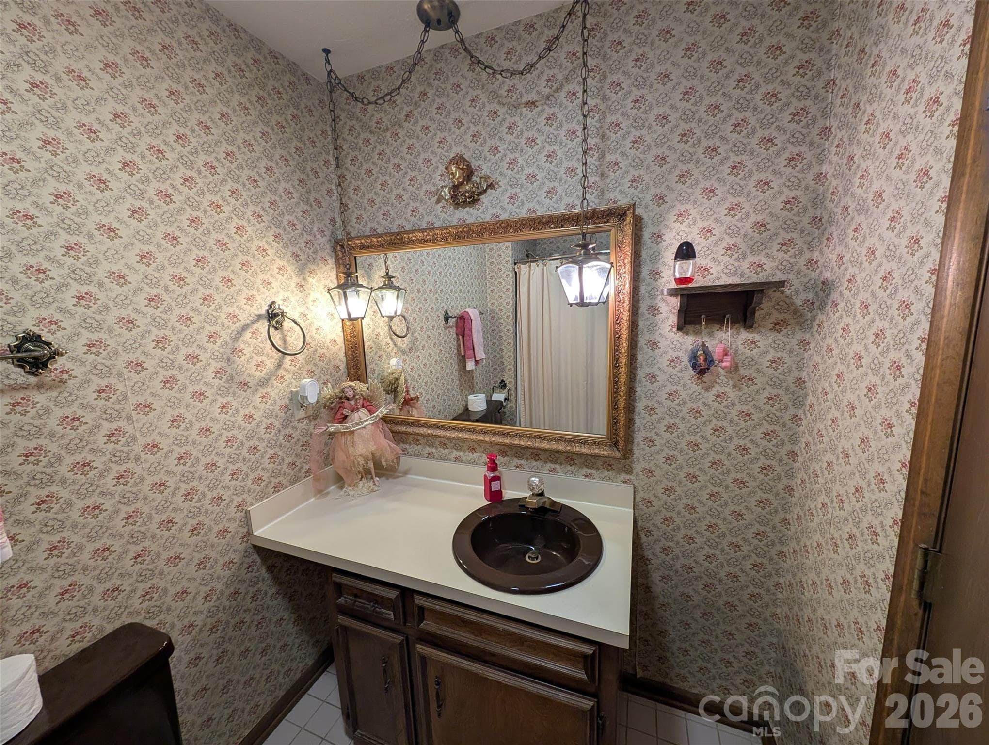 Hall Bathroom with marble counter top and a huge Drexel Heritage mirror - 3065 Woodstream Drive, Valdese