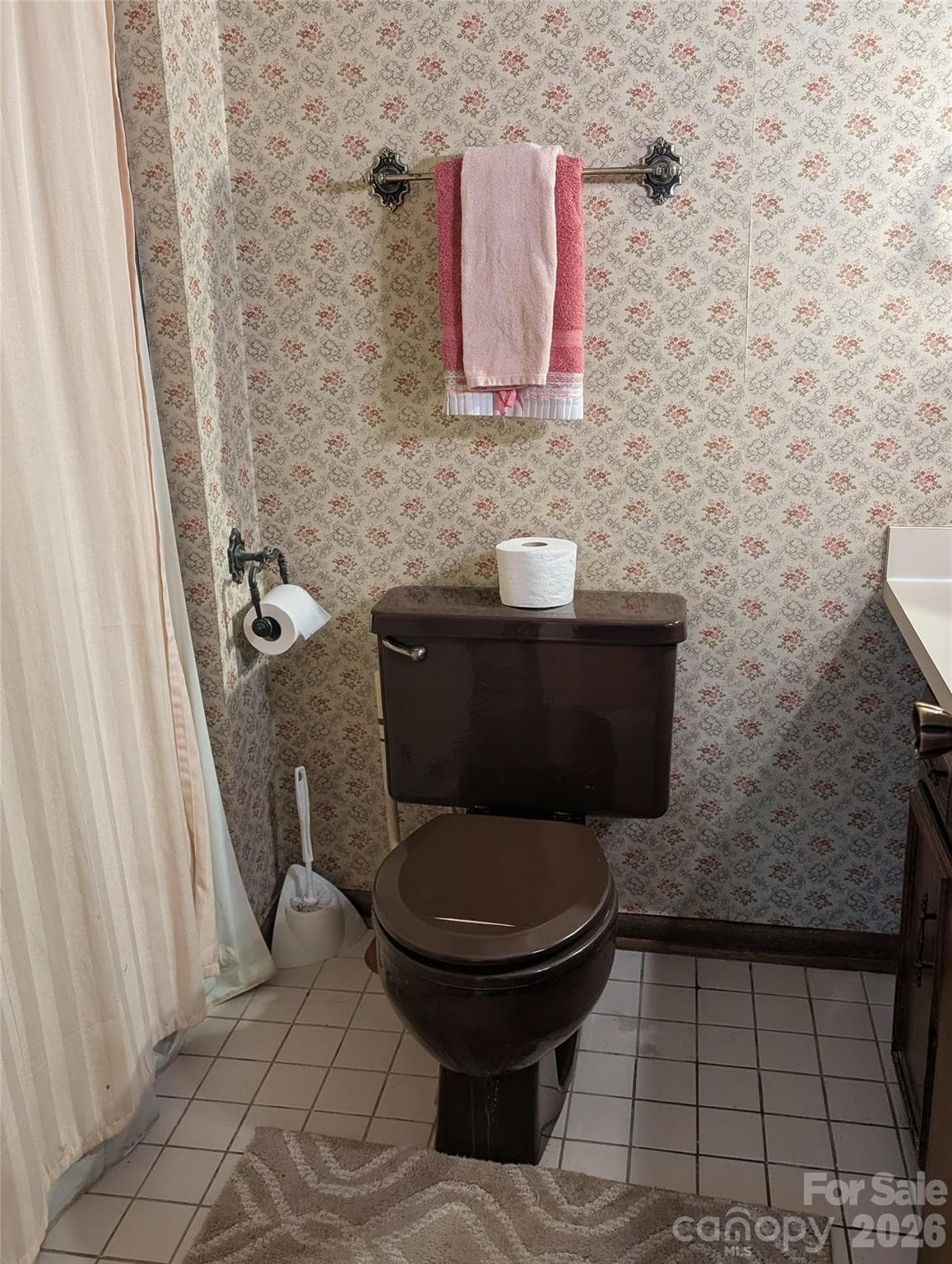 Hall bath with elegant fixtures with tile floors - 3065 Woodstream Drive, Valdese