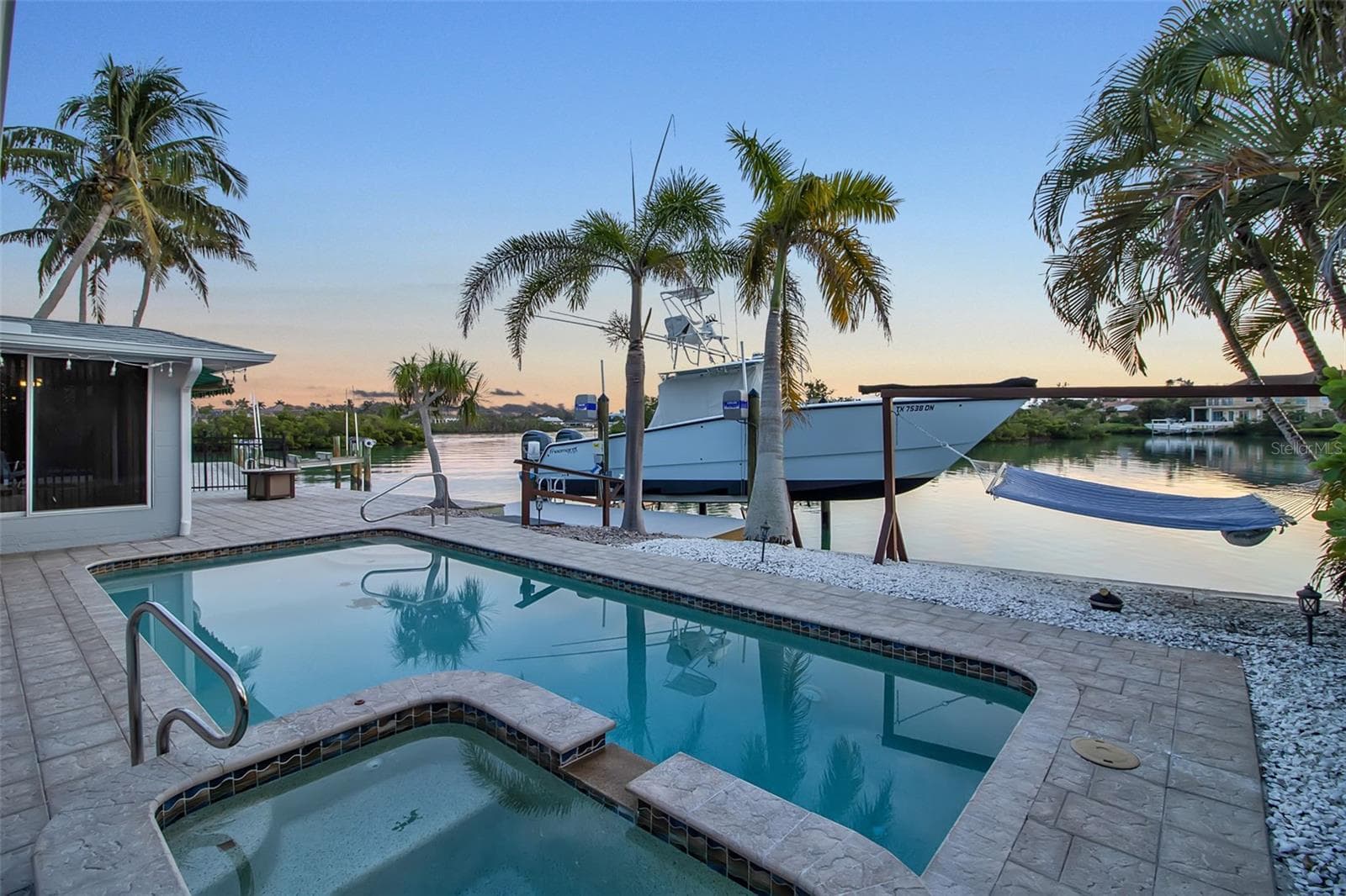 Single Family Residence at 922 CASEY COVE DR, NOKOMIS, photo 13 of 50