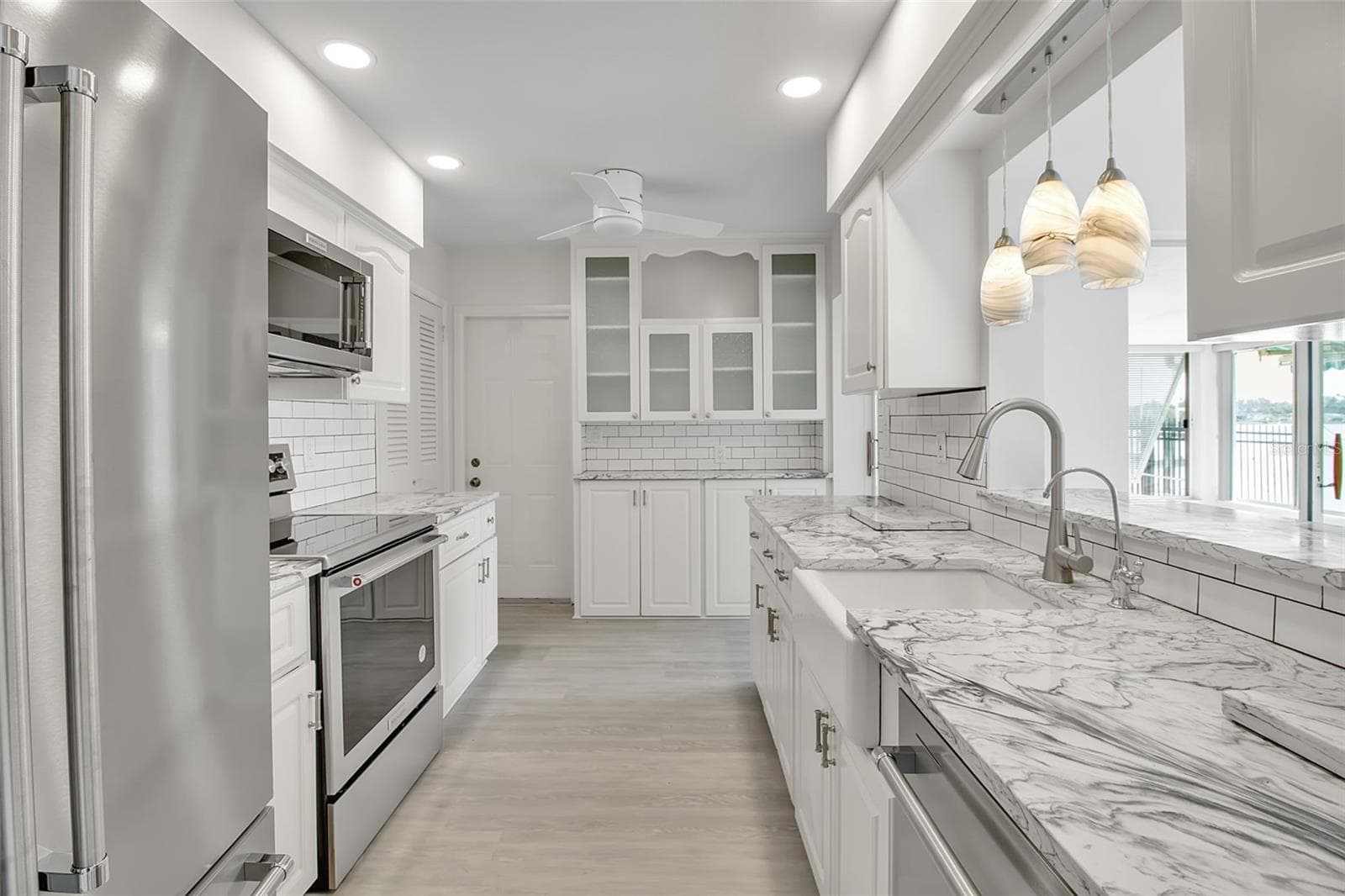 Single Family Residence at 922 CASEY COVE DR, NOKOMIS, photo 5 of 50