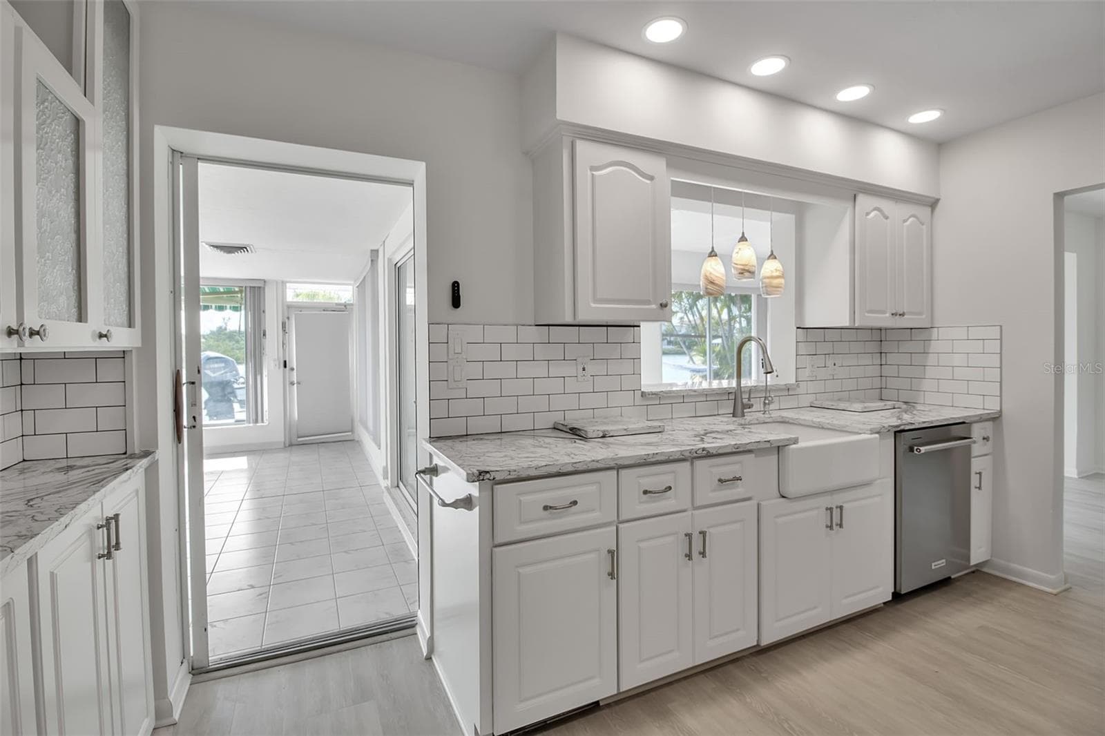 Single Family Residence at 922 CASEY COVE DR, NOKOMIS, photo 9 of 50