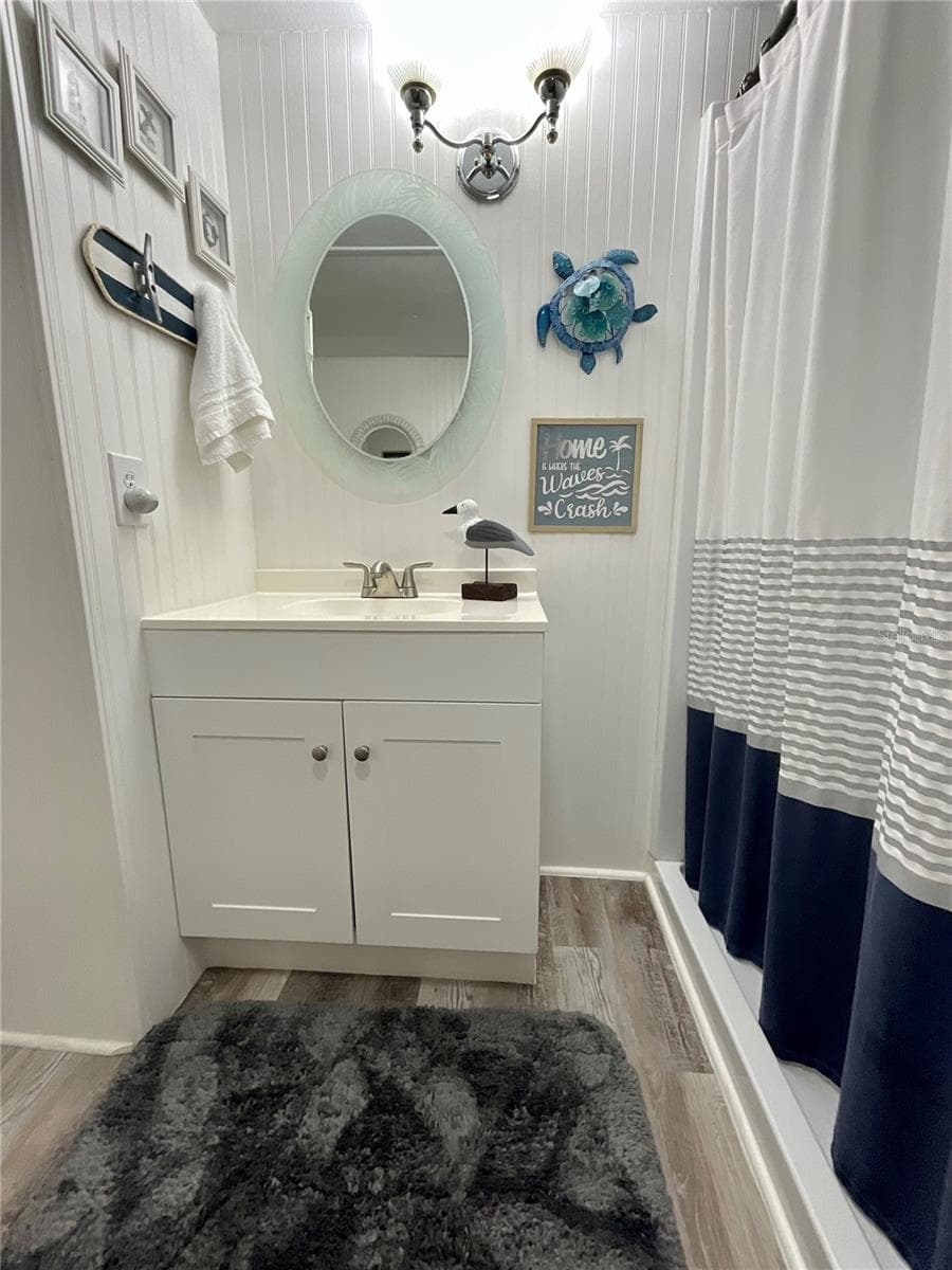 One more view of the Hall/Guest bathroom - 6580 SEMINOLE BLVD #510, SEMINOLE