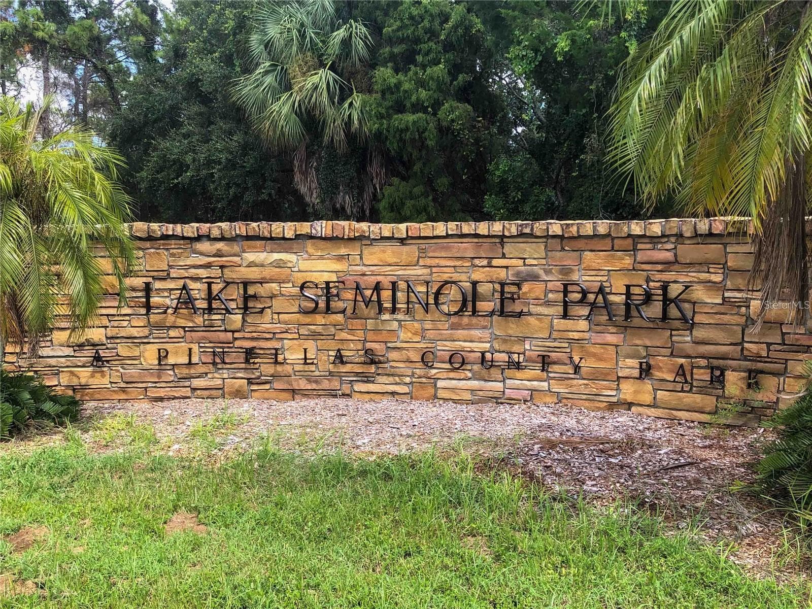 1.2 miles to Lake Seminole Park, .4 miles to Blossom Lake Park, 1.3 miles to Boca Ciega Millennium Park, 3 miles to Walsingham Park, 3.6 miles to Florida Botanical Gardens and Heritage Village (free) - 6580 SEMINOLE BLVD #510, SEMINOLE