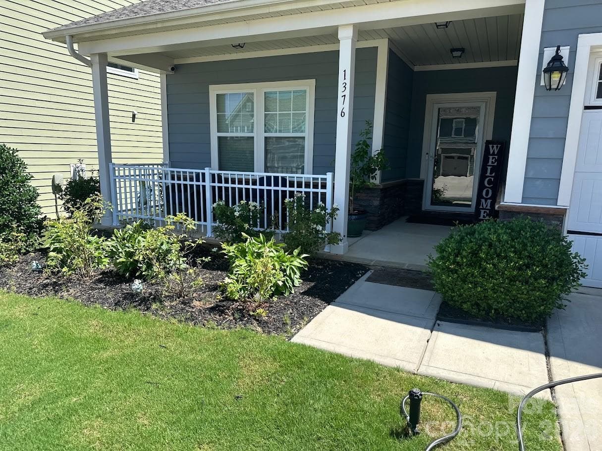 Single Family Residence at 1376 Whistling Lane, York, photo 5 of 28