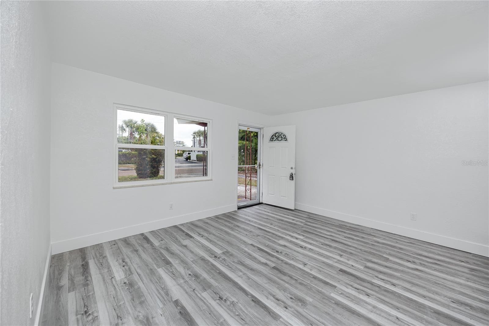 Single Family Residence at 418 39TH AVE N, ST PETERSBURG, photo 5 of 37