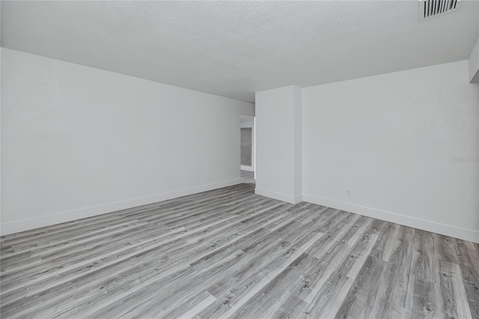 Single Family Residence at 418 39TH AVE N, ST PETERSBURG, photo 6 of 37