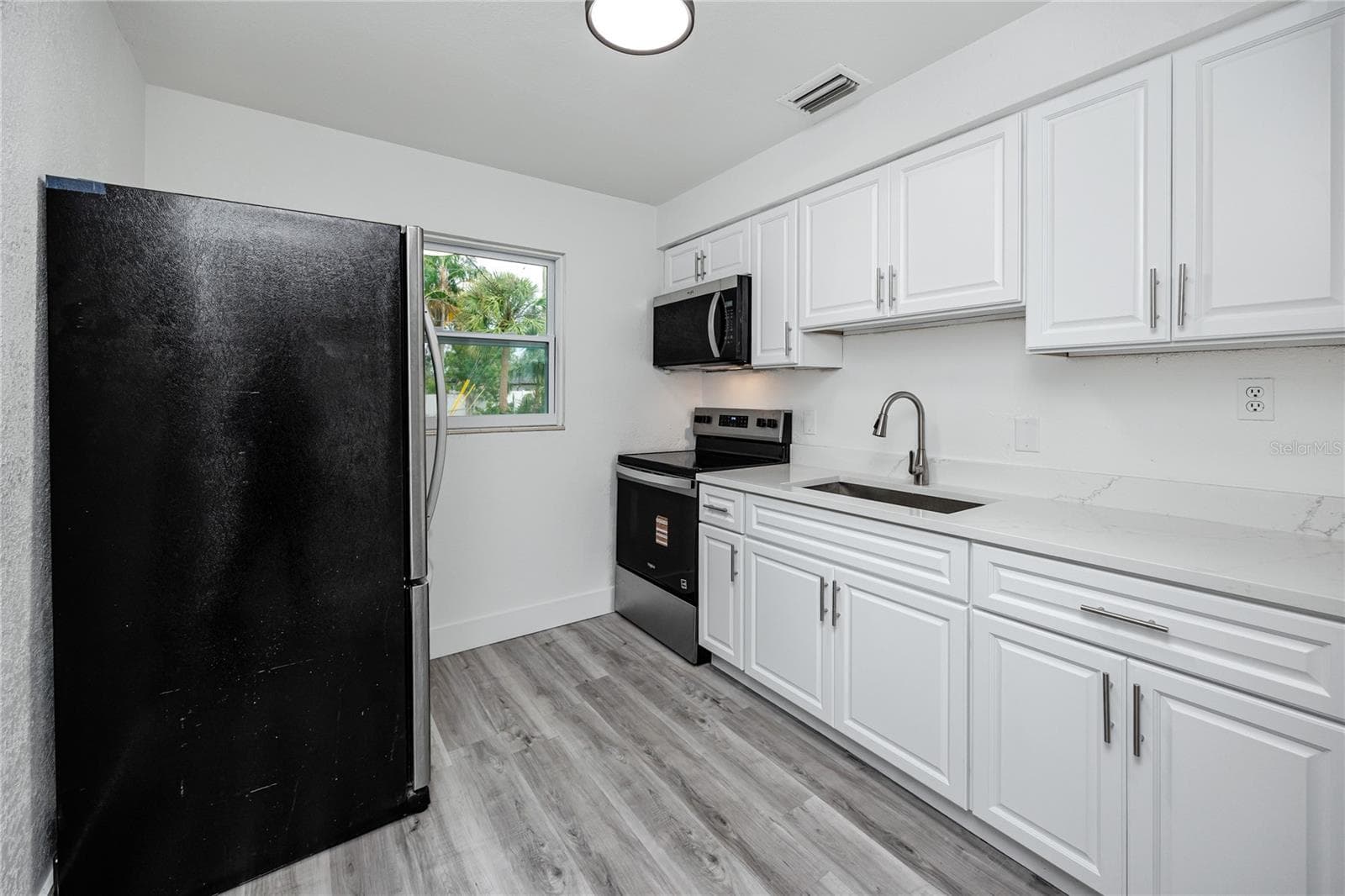 Single Family Residence at 418 39TH AVE N, ST PETERSBURG, photo 9 of 37