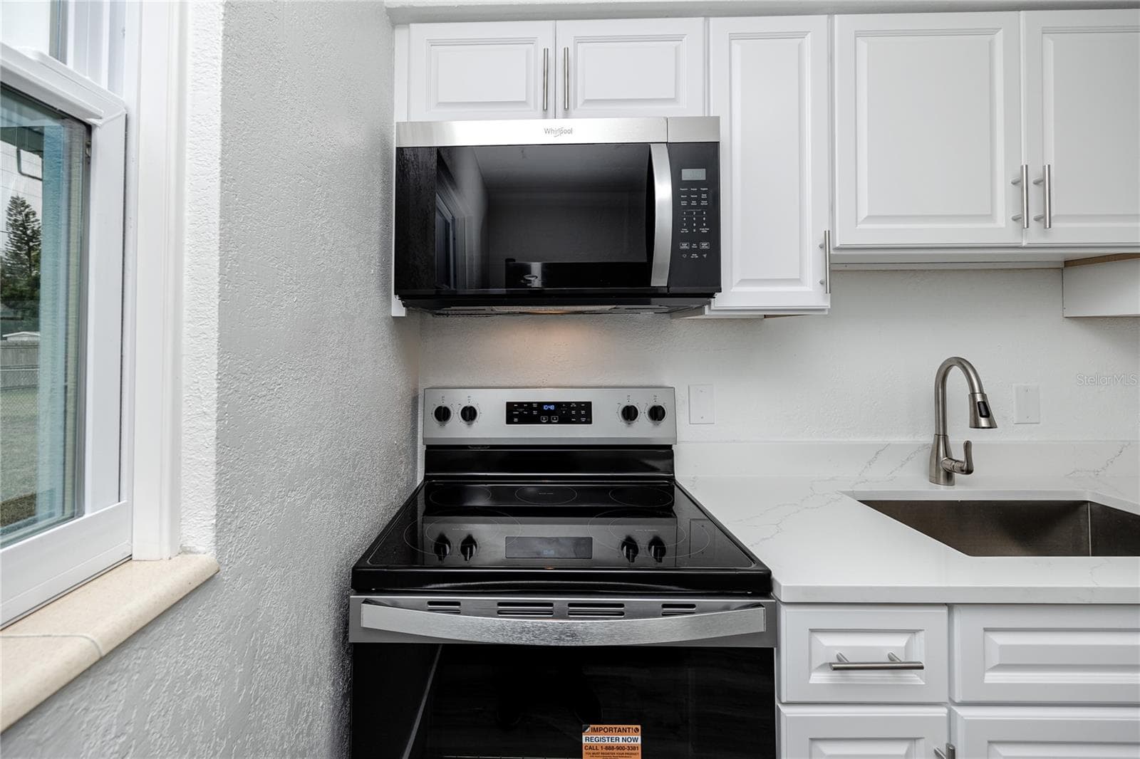 Single Family Residence at 418 39TH AVE N, ST PETERSBURG, photo 13 of 37
