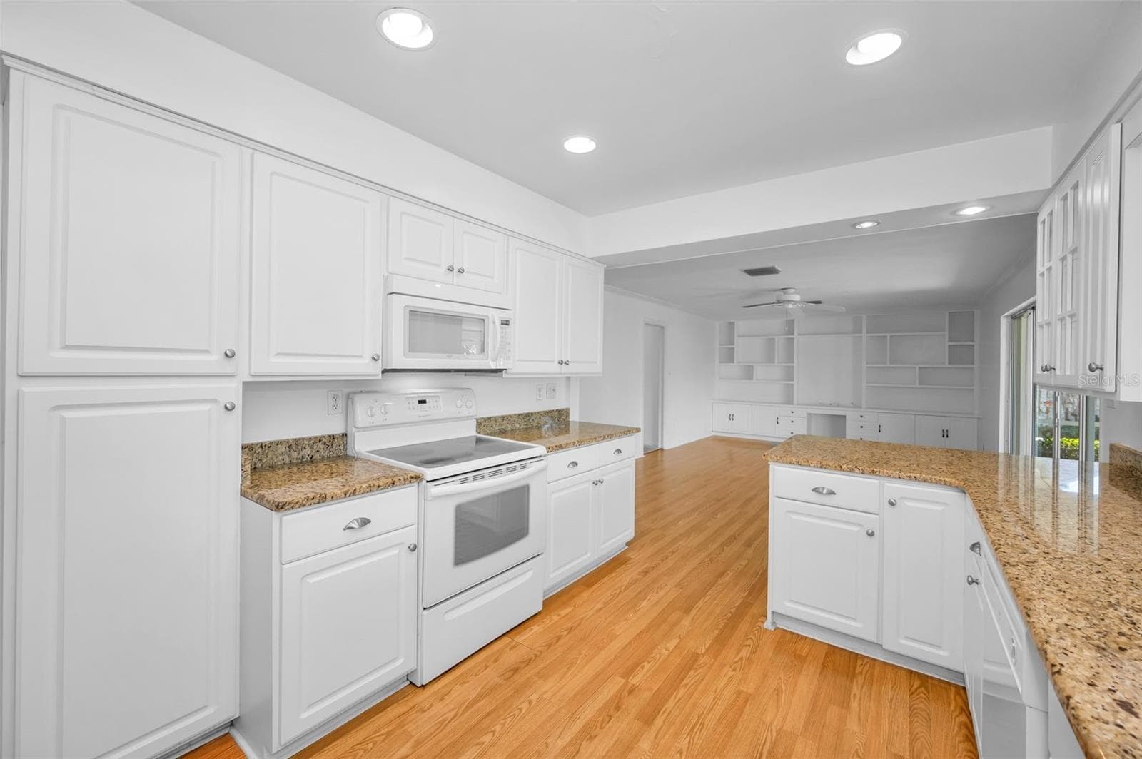 Single Family Residence at 4 HIBISCUS RD, BELLEAIR, photo 27 of 75