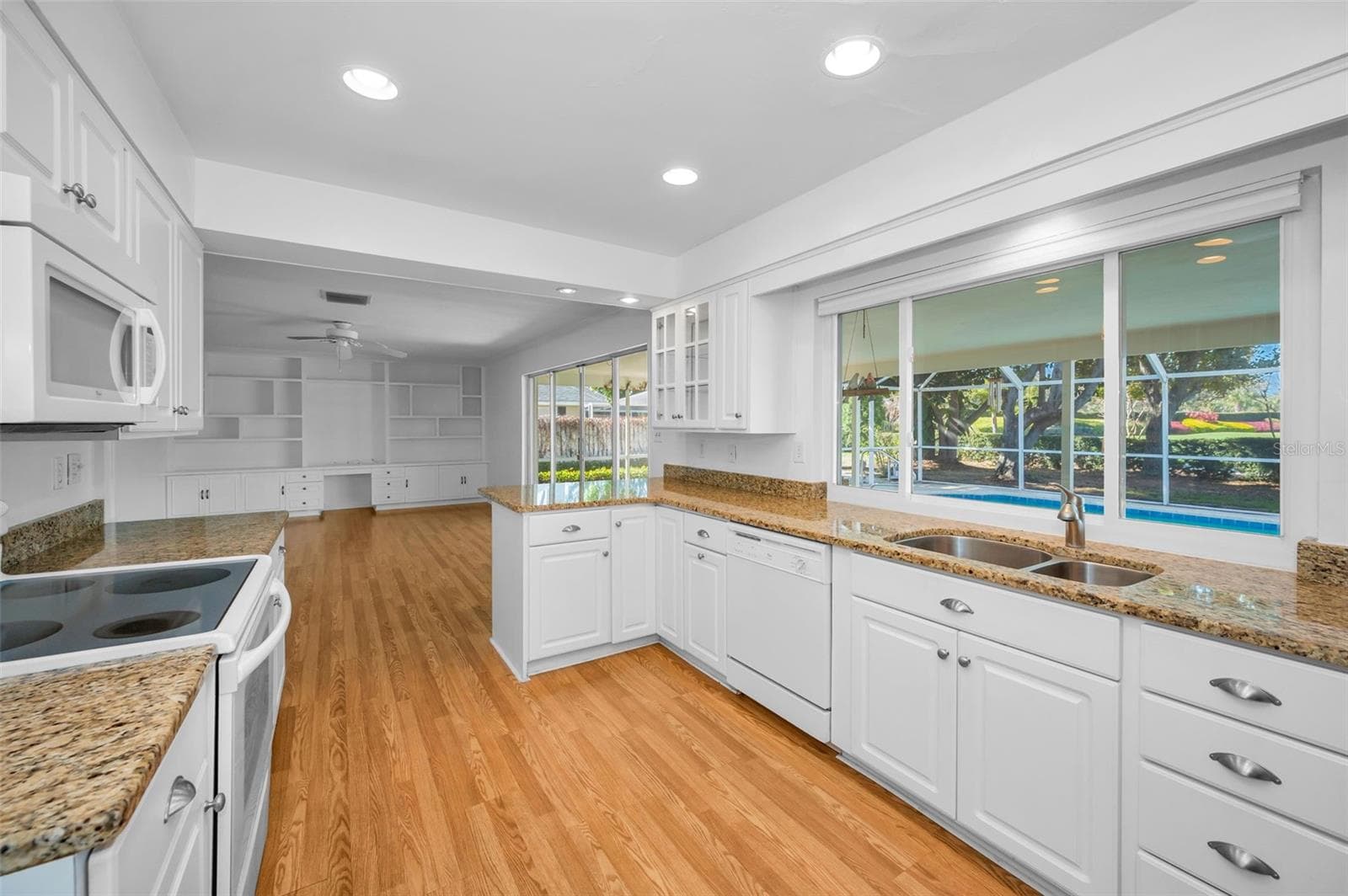 Single Family Residence at 4 HIBISCUS RD, BELLEAIR, photo 28 of 75