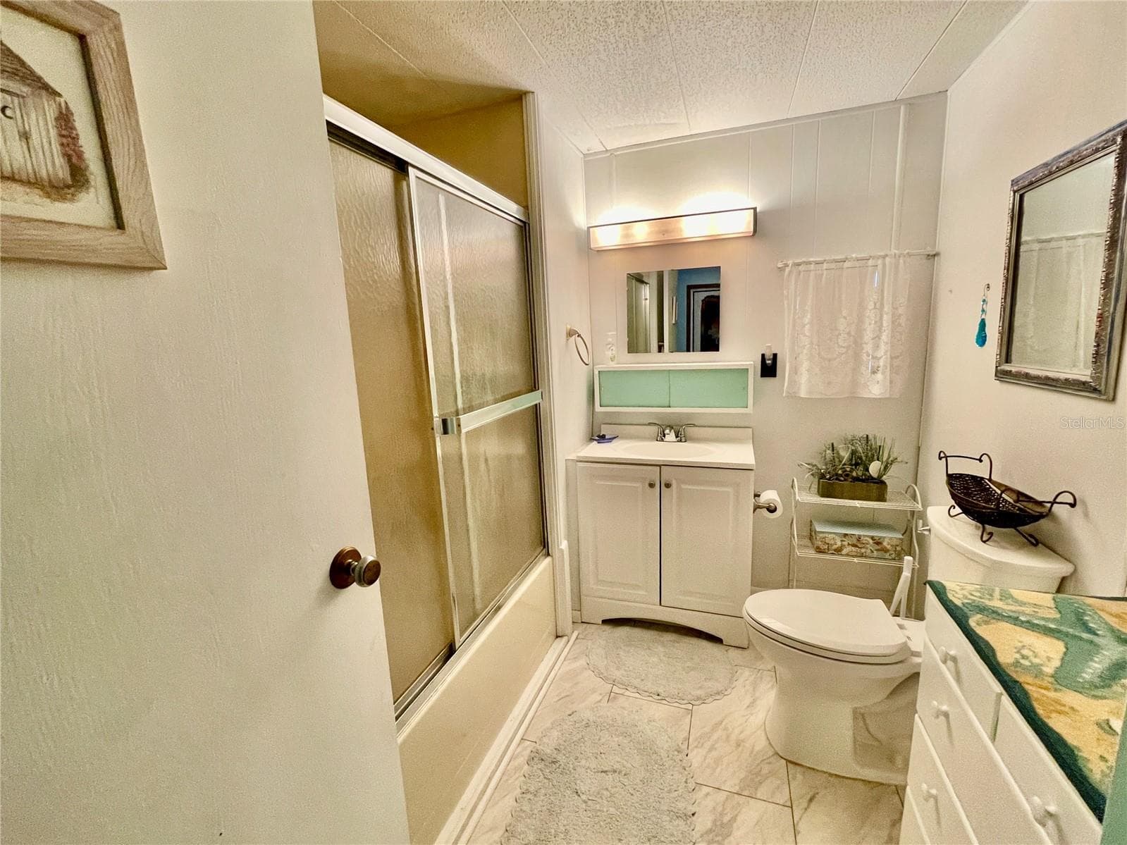 Guest Bathroom with tub/shower - 6452 FLEETWOOD CT, NORTH PORT
