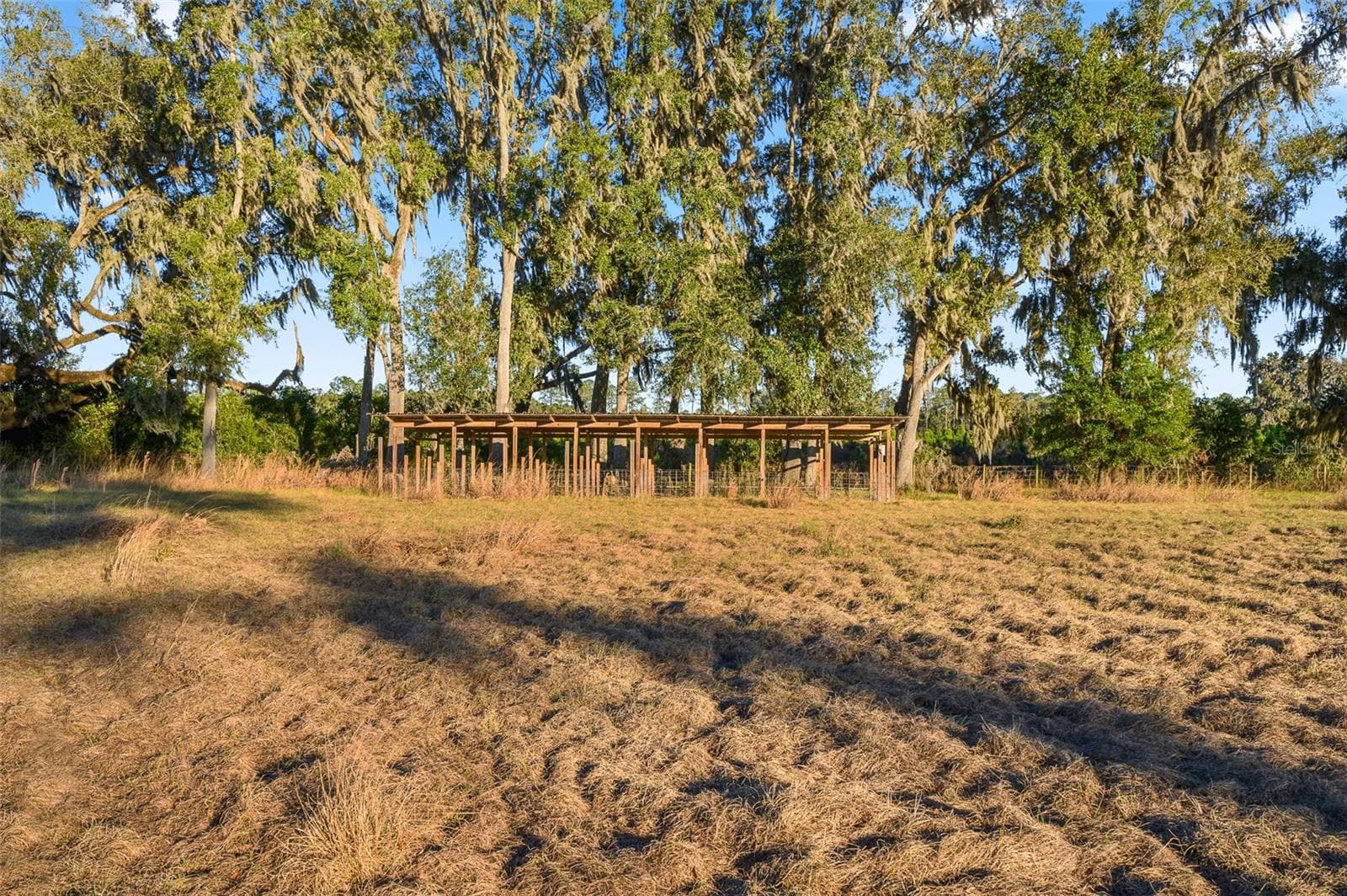 Pig pen - 3789 NW 202ND ST, NEWBERRY