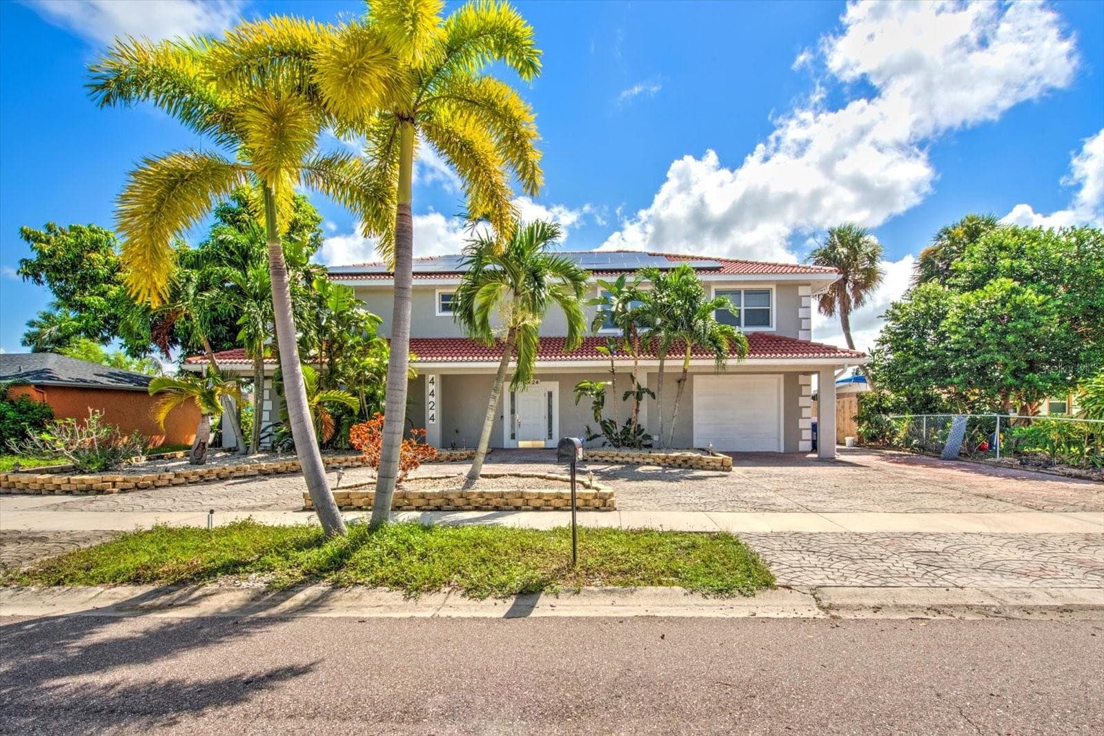 4424 N CANAL CIR