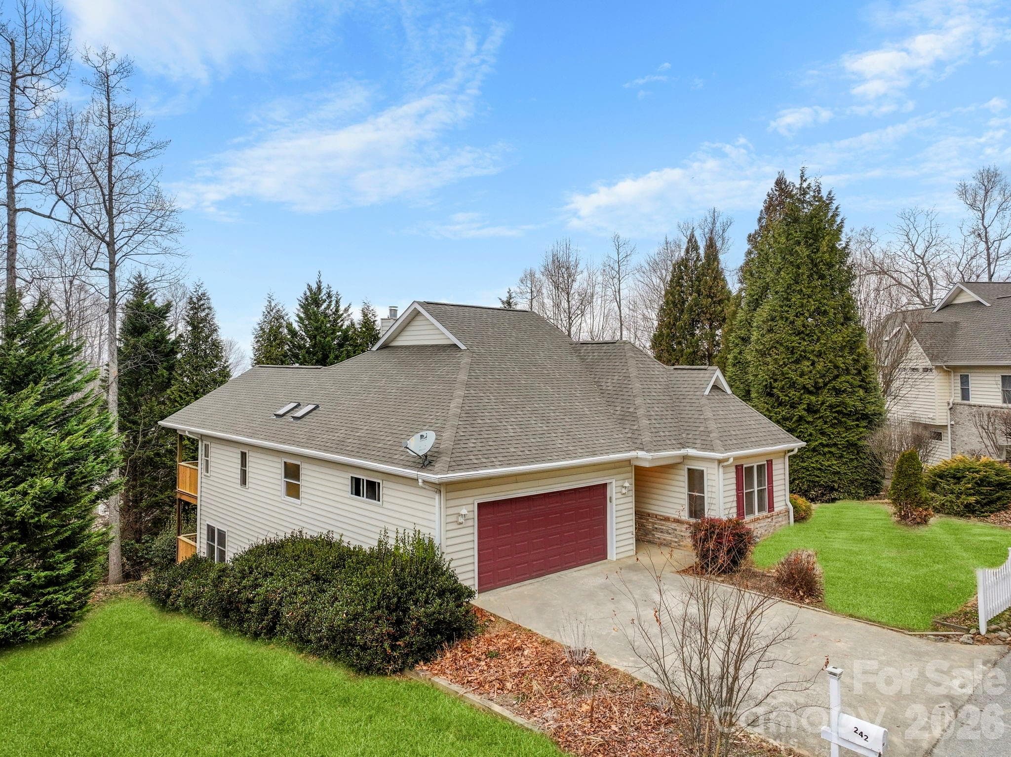 In beautiful Carriage Park - 242 Carriage Summitt Way, Hendersonville