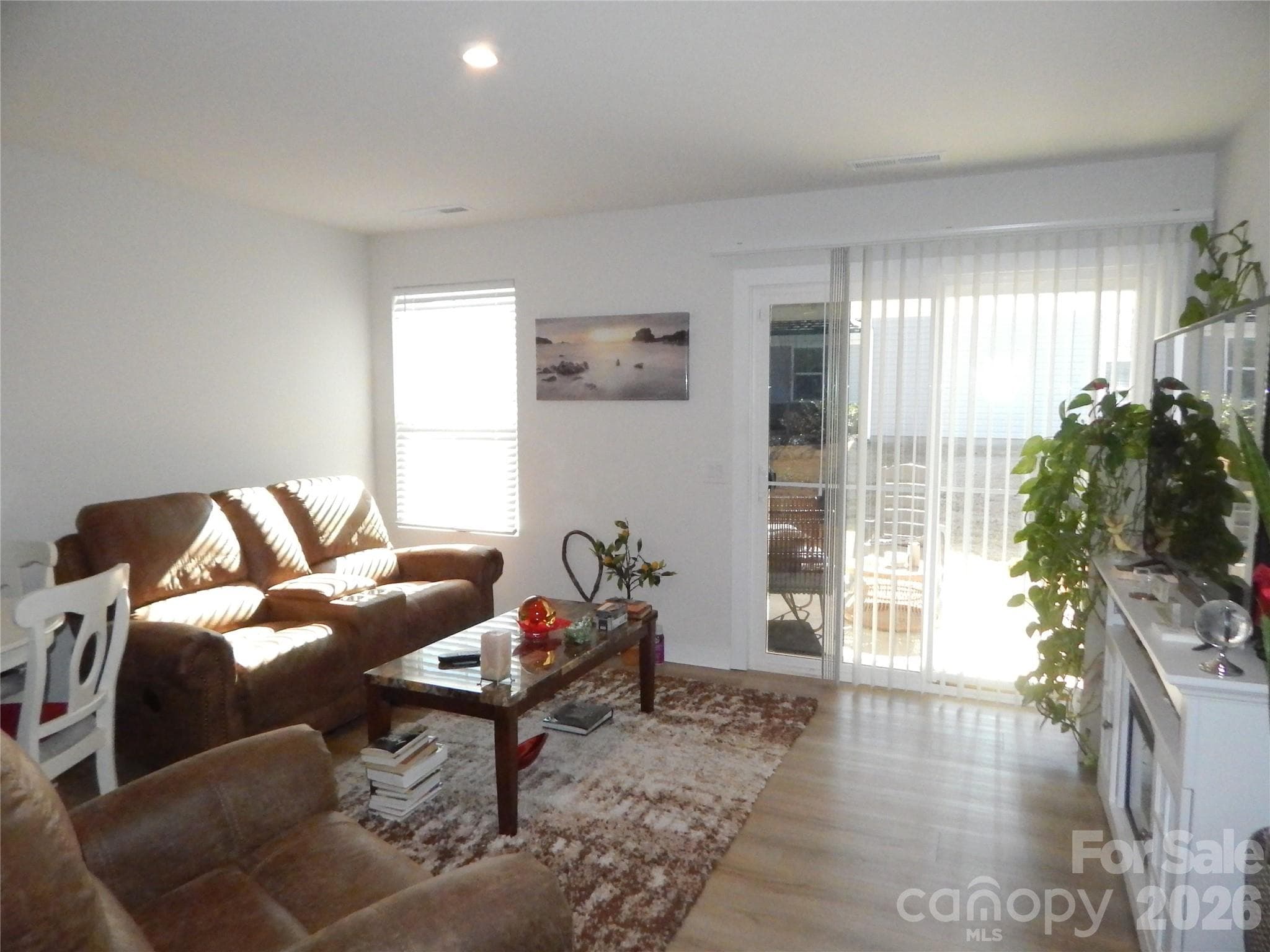 Single Family Residence at 330 Damask Drive, Lancaster, photo 6 of 21
