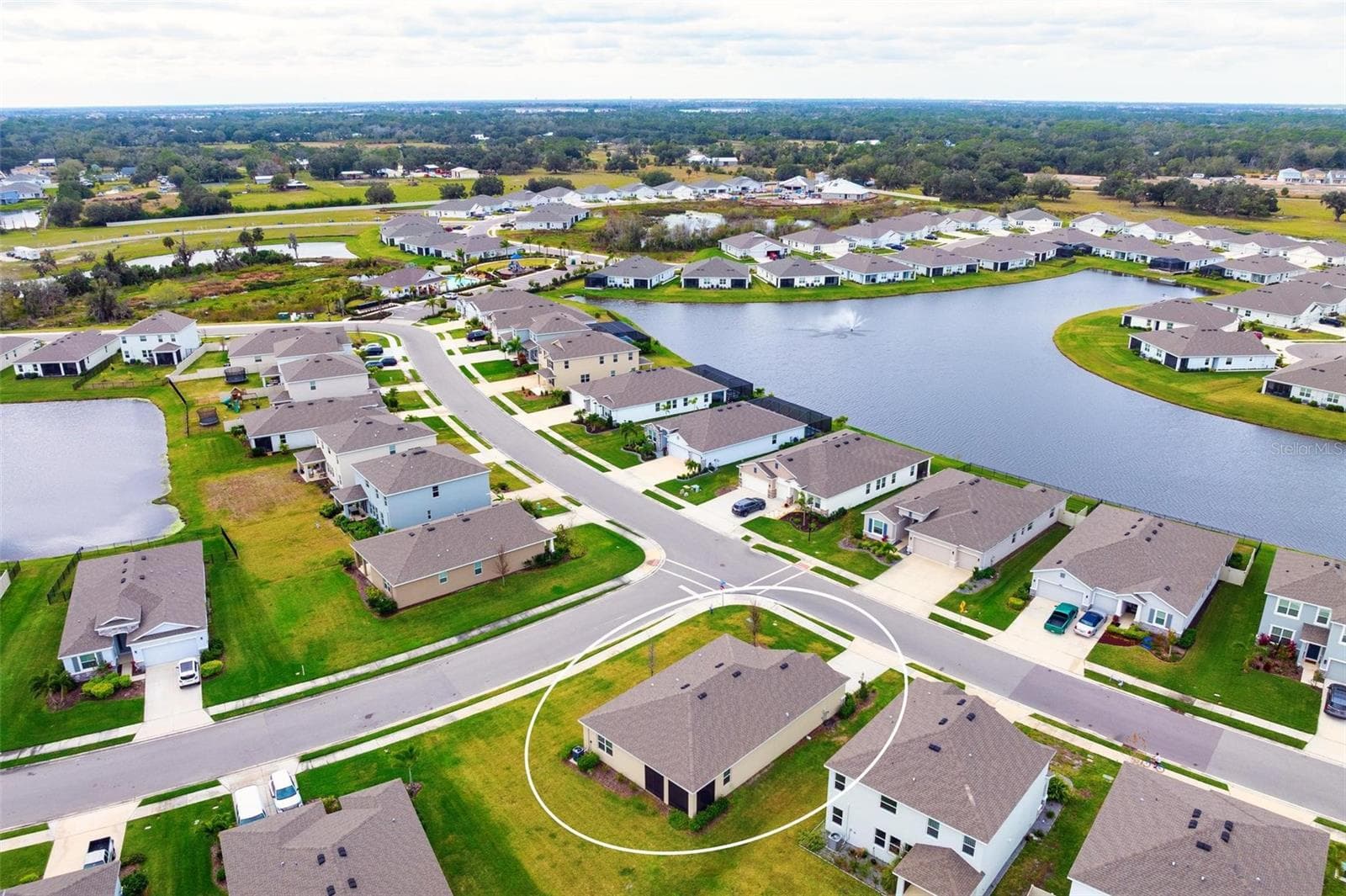5 minutes' walk to club house, pool & playground - 431 158TH ST E, BRADENTON