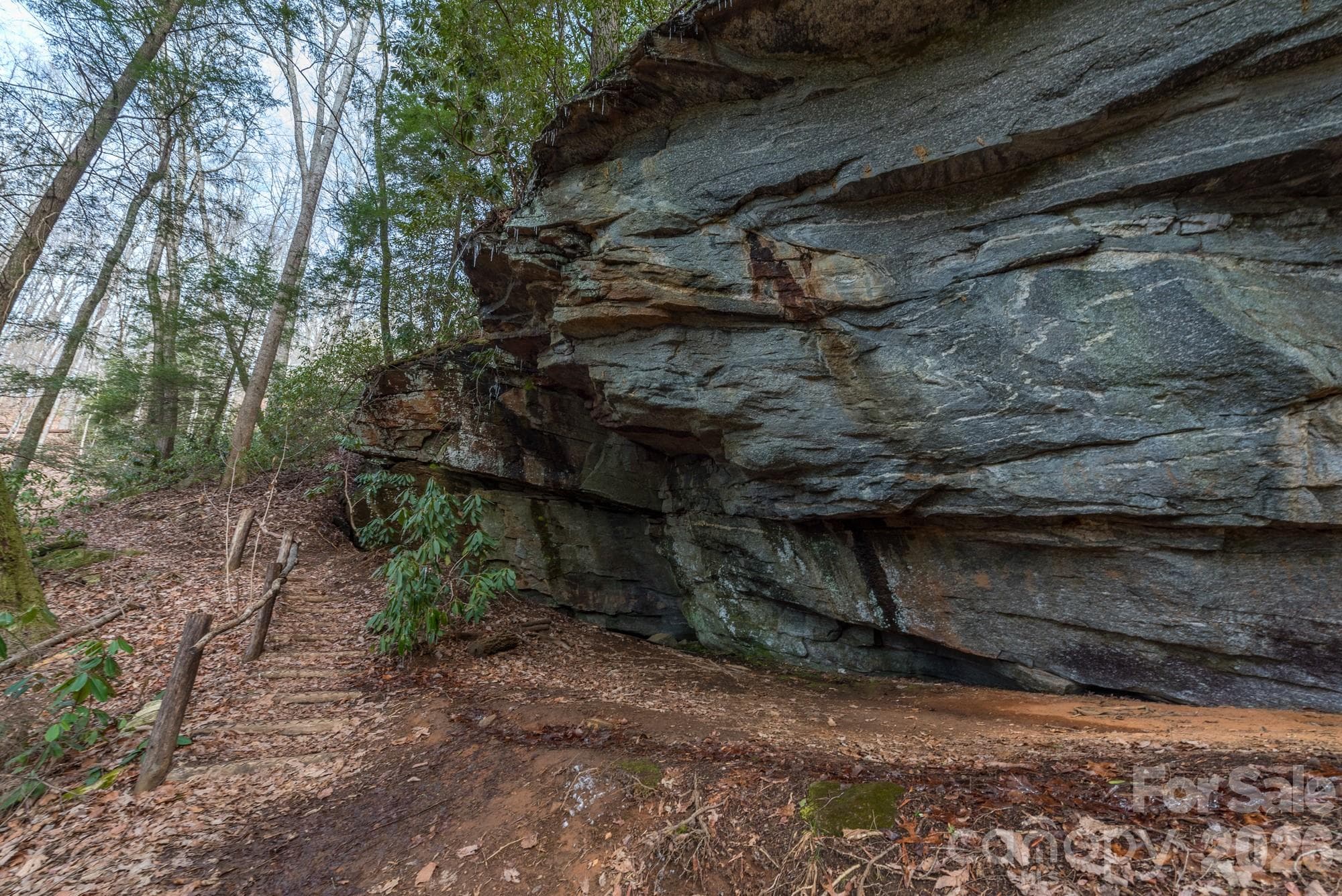 Cliffs along Waterfall Trail - Old Fort