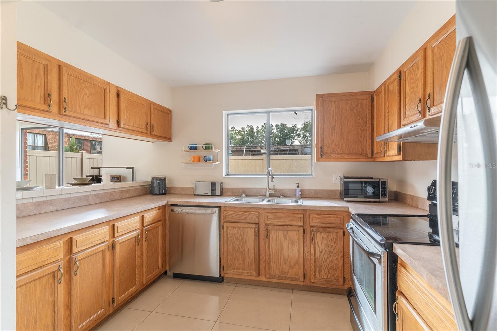 Townhouse at 1836 N CRYSTAL LAKE DR #104, LAKELAND, photo 8 of 31