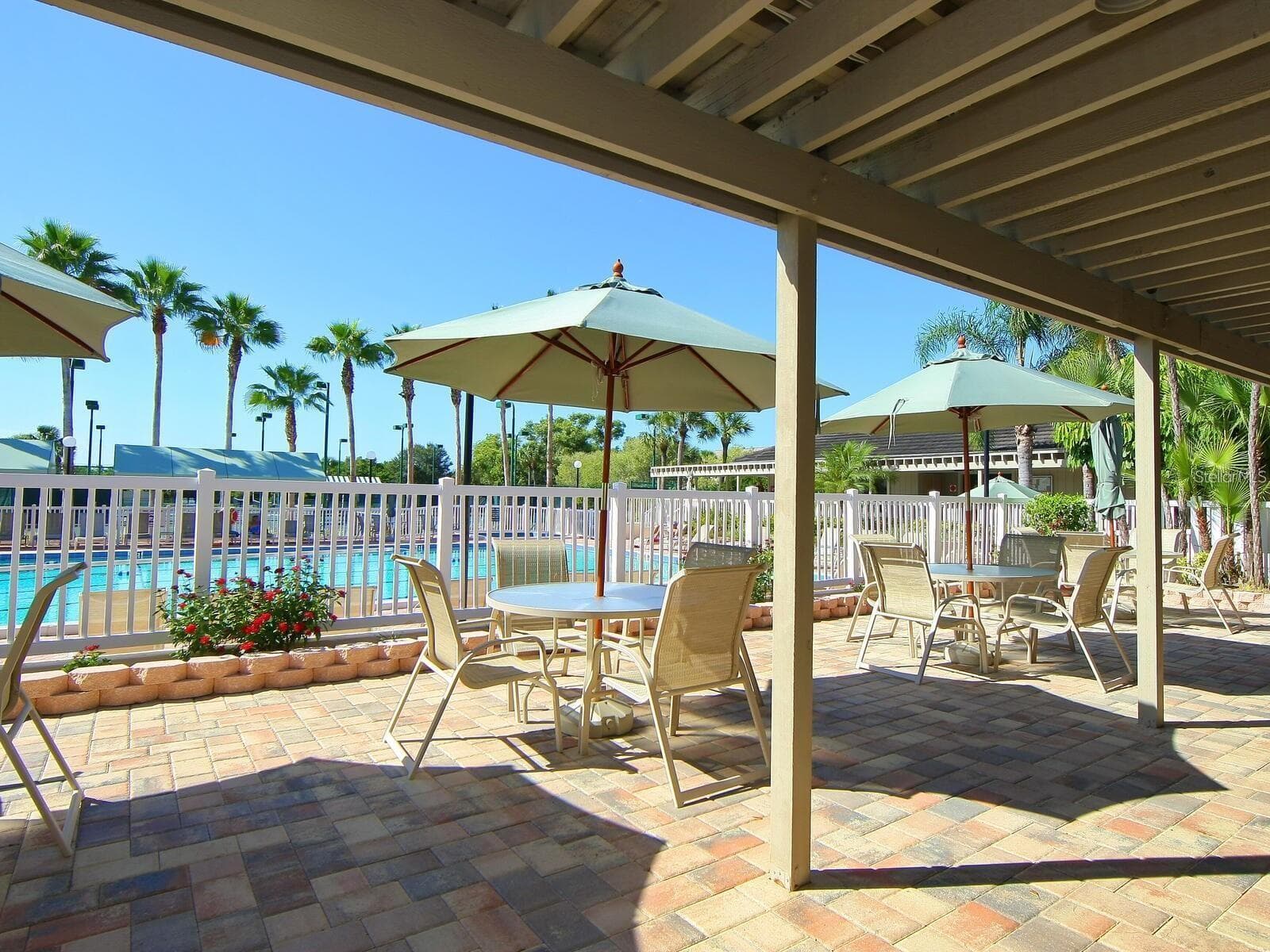 Seating area sasat club - 1678 STARLING DR #102, SARASOTA