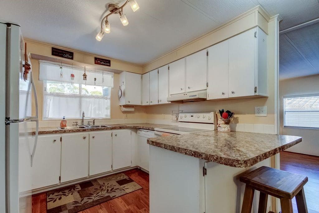 Manufactured Home at 3430 TIKI DR, HOLIDAY, photo 5 of 35
