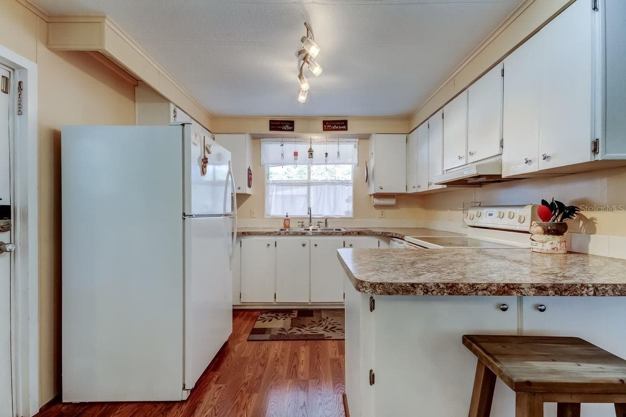 Manufactured Home at 3430 TIKI DR, HOLIDAY, photo 6 of 35