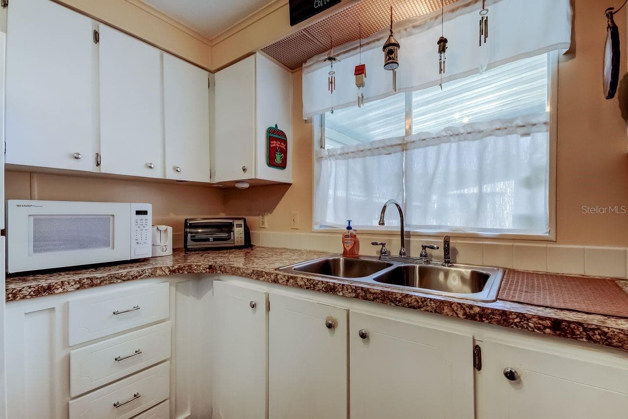 Manufactured Home at 3430 TIKI DR, HOLIDAY, photo 9 of 35