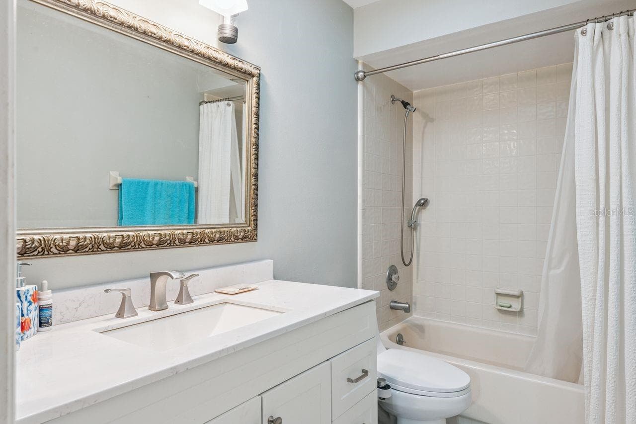 Guest bath - 8215 ROLLA CT, ORLANDO