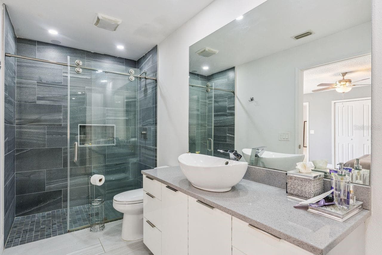 Primary bath - 8215 ROLLA CT, ORLANDO