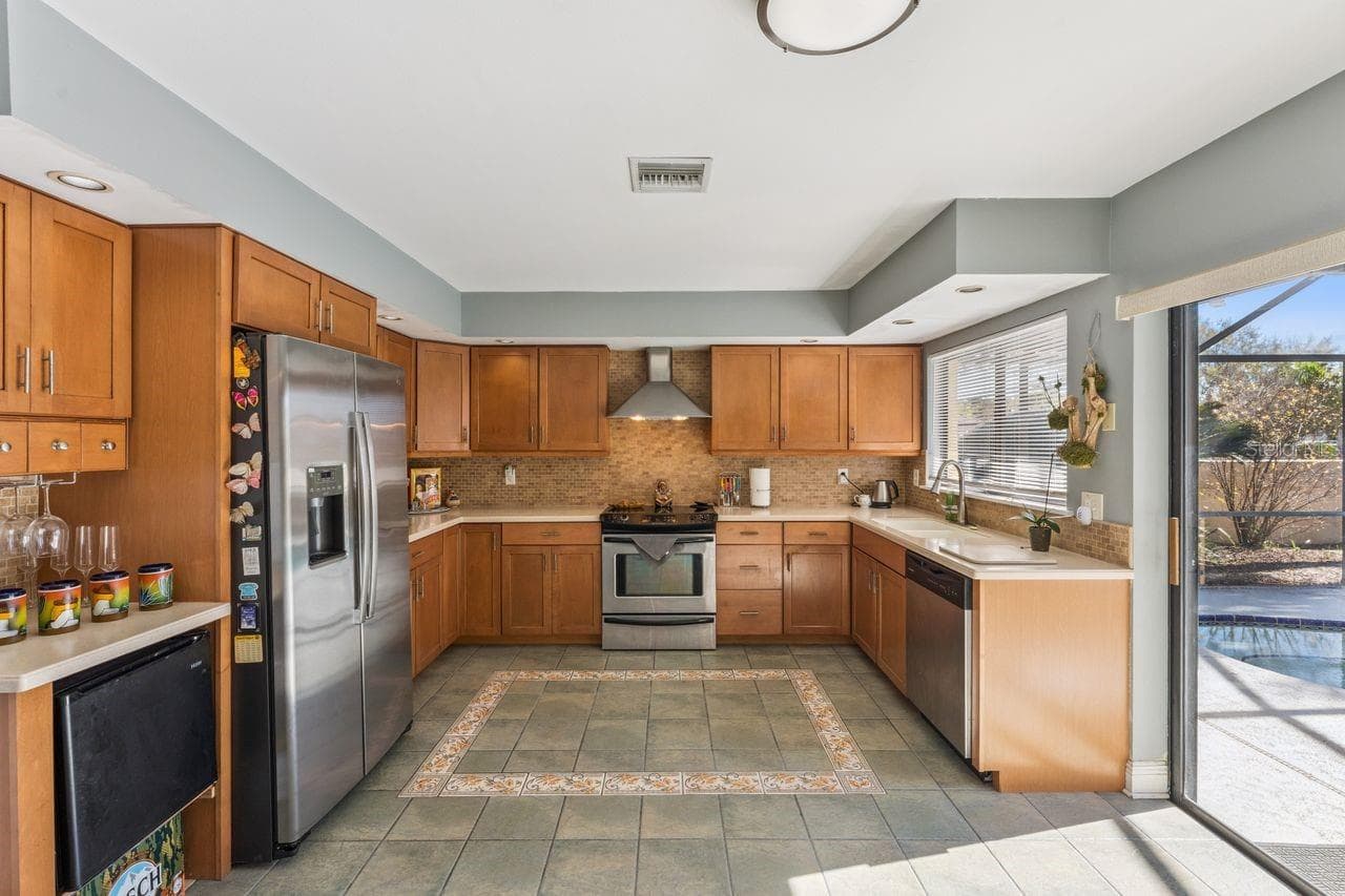 Updated kitchen - 8215 ROLLA CT, ORLANDO